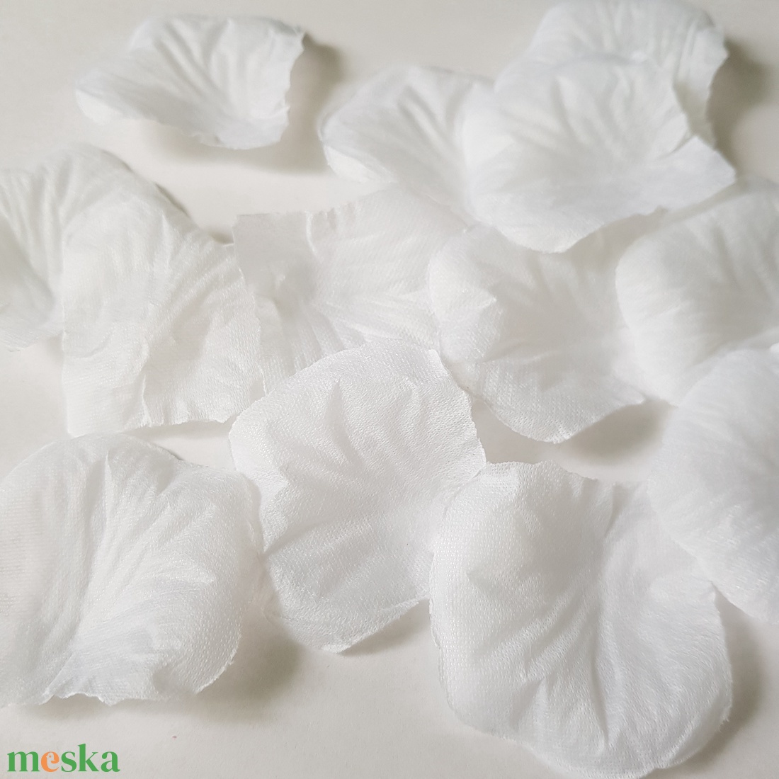 100db-os textil virágszirom, rózsaszirom, szirom csomagok HÓFEHÉR színben - kellékek & szerszámok - dekorációs kellékek - egyéb kellékek - Meska.hu 100db-os textil virágszirom, rózsaszirom, szirom csomagok HÓFEHÉR színben - kellékek & szerszámok - dekorációs kellékek - egyéb kellékek - Meska.hu