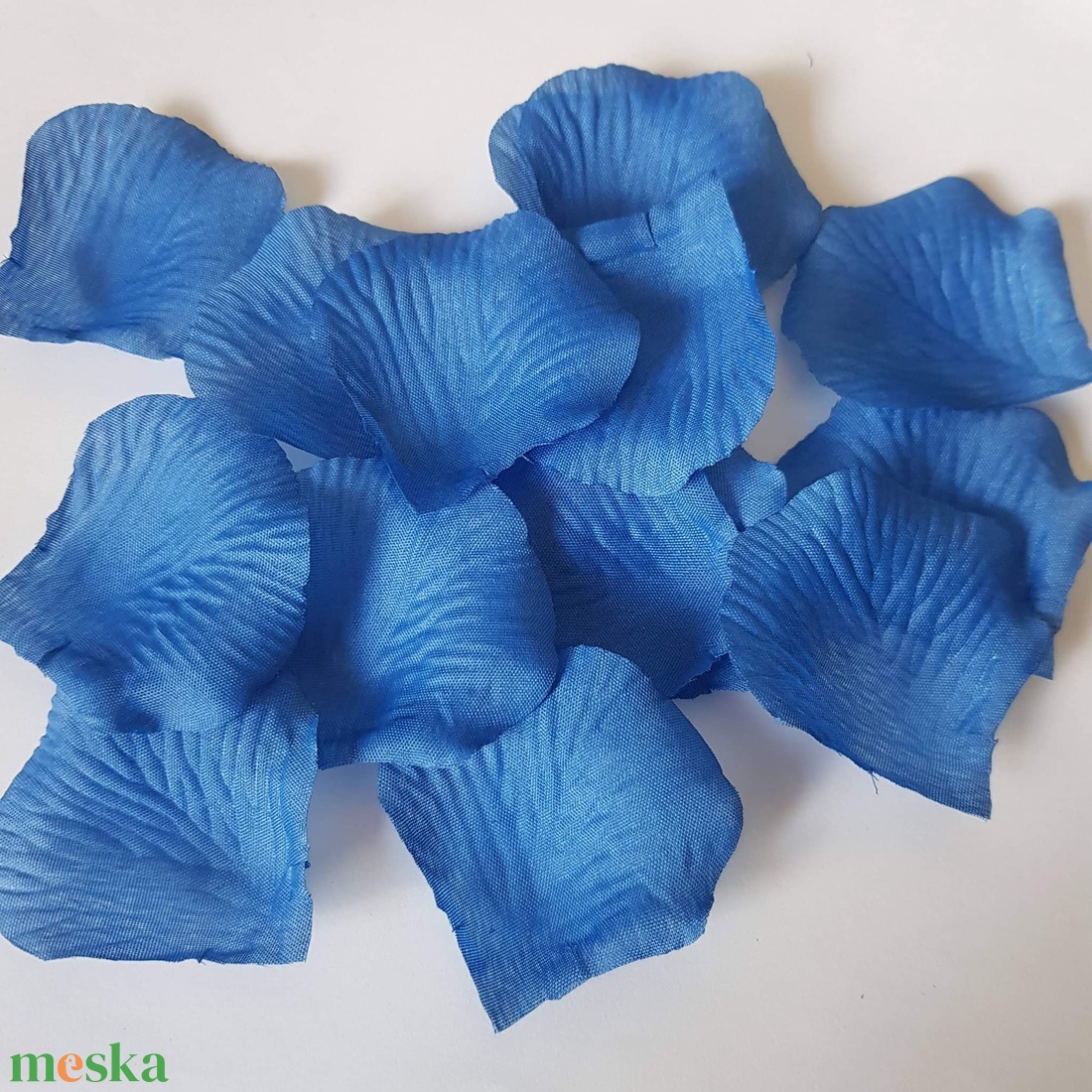 100db-os textil virágszirom, rózsaszirom, szirom csomagok KIRÁLYKÉK színben - kellékek & szerszámok - dekorációs kellékek - egyéb kellékek - Meska.hu 100db-os textil virágszirom, rózsaszirom, szirom csomagok KIRÁLYKÉK színben - kellékek & szerszámok - dekorációs kellékek - egyéb kellékek - Meska.hu