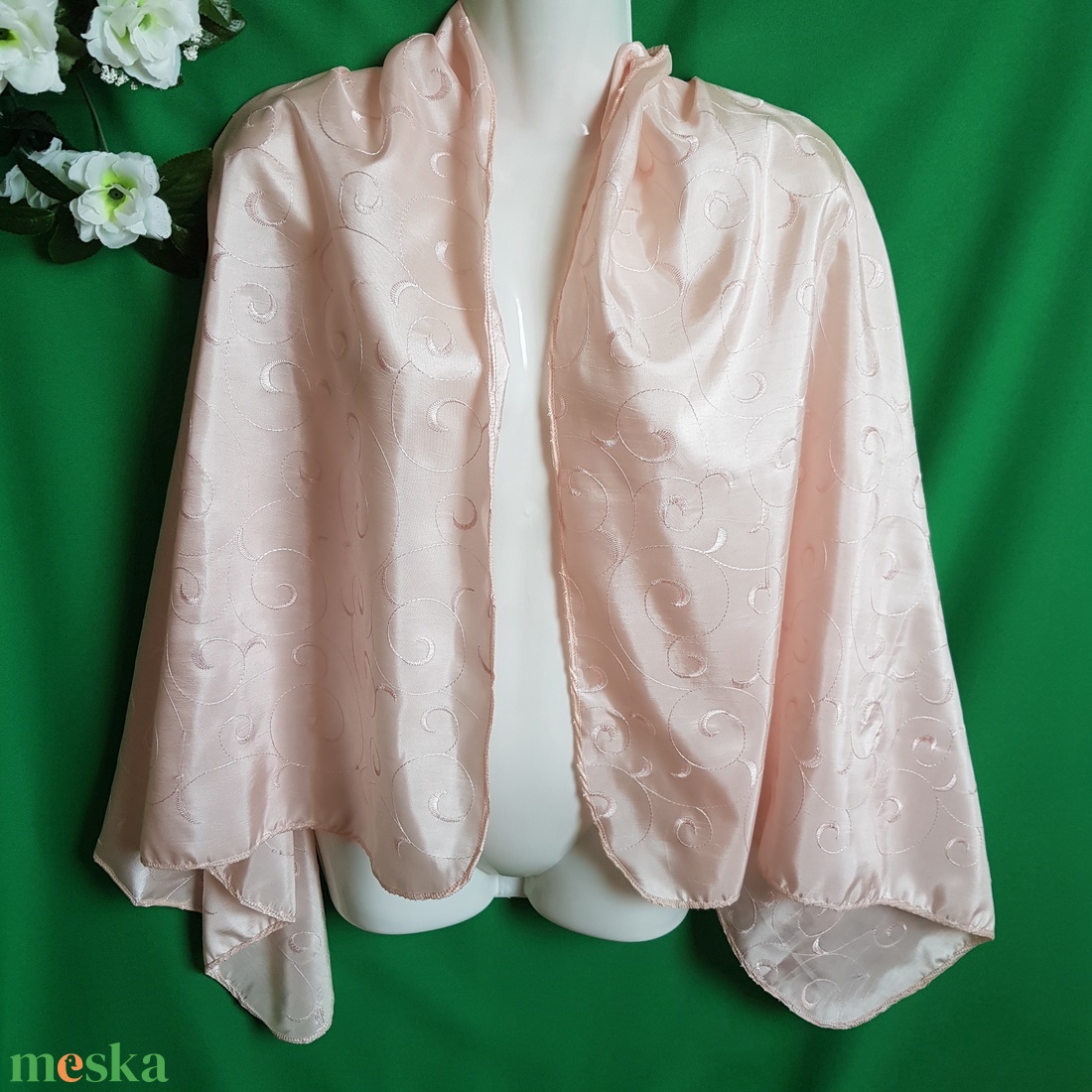 Barackrózsaszín hímzett szatén sál, kendő, vállkendő, stóla 75x145cm - esküvő - kiegészítők - bolero és válltakaró - Meska.hu Barackrózsaszín hímzett szatén sál, kendő, vállkendő, stóla 75x145cm - esküvő - kiegészítők - bolero és válltakaró - Meska.hu