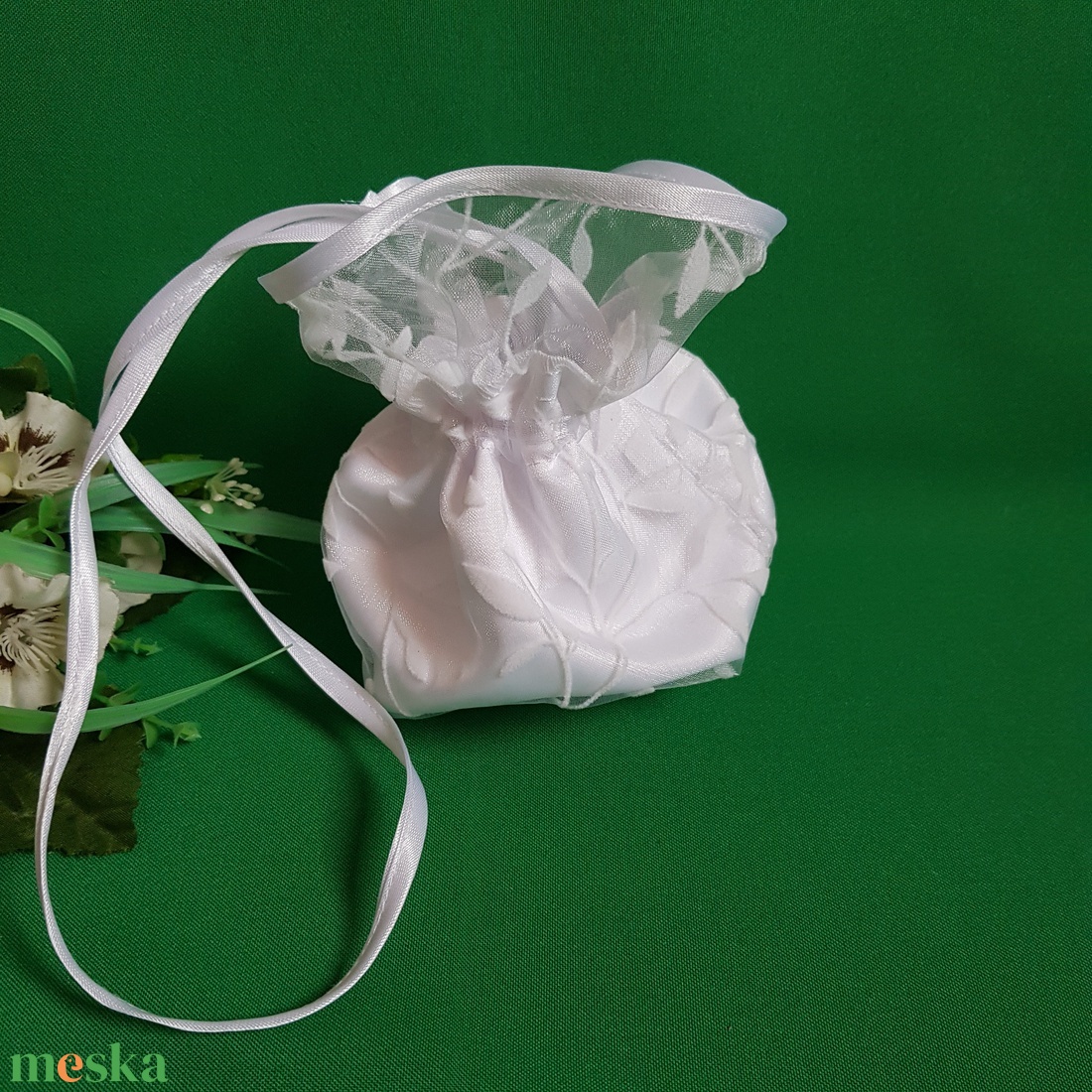 Levél mintás hófehér, szatén-organza menyasszonyi szütyő, kistáska - esküvő - kiegészítők - táska - Meska.hu Levél mintás hófehér, szatén-organza menyasszonyi szütyő, kistáska - esküvő - kiegészítők - táska - Meska.hu