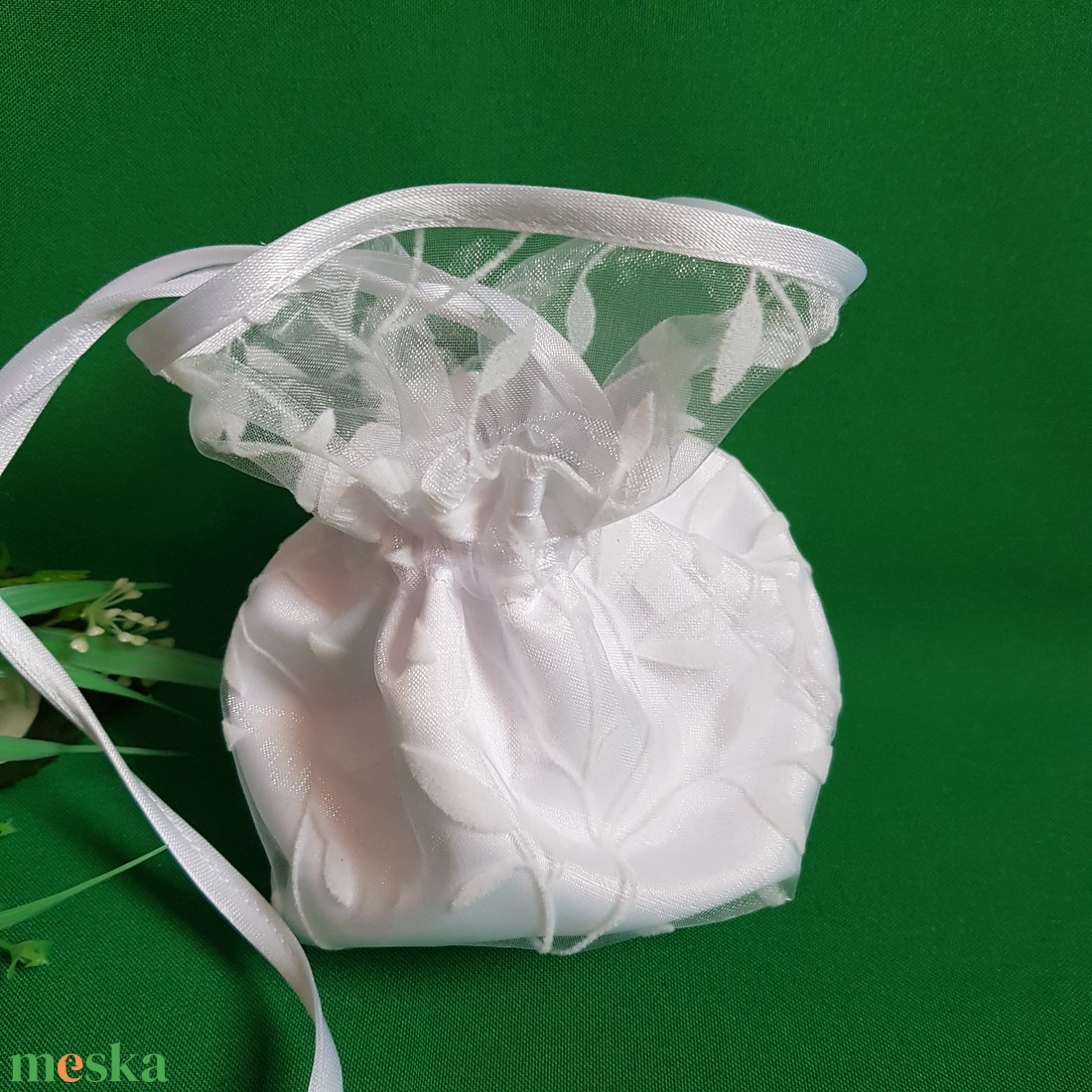 Levél mintás hófehér, szatén-organza menyasszonyi szütyő, kistáska - esküvő - kiegészítők - táska - Meska.hu Levél mintás hófehér, szatén-organza menyasszonyi szütyő, kistáska - esküvő - kiegészítők - táska - Meska.hu