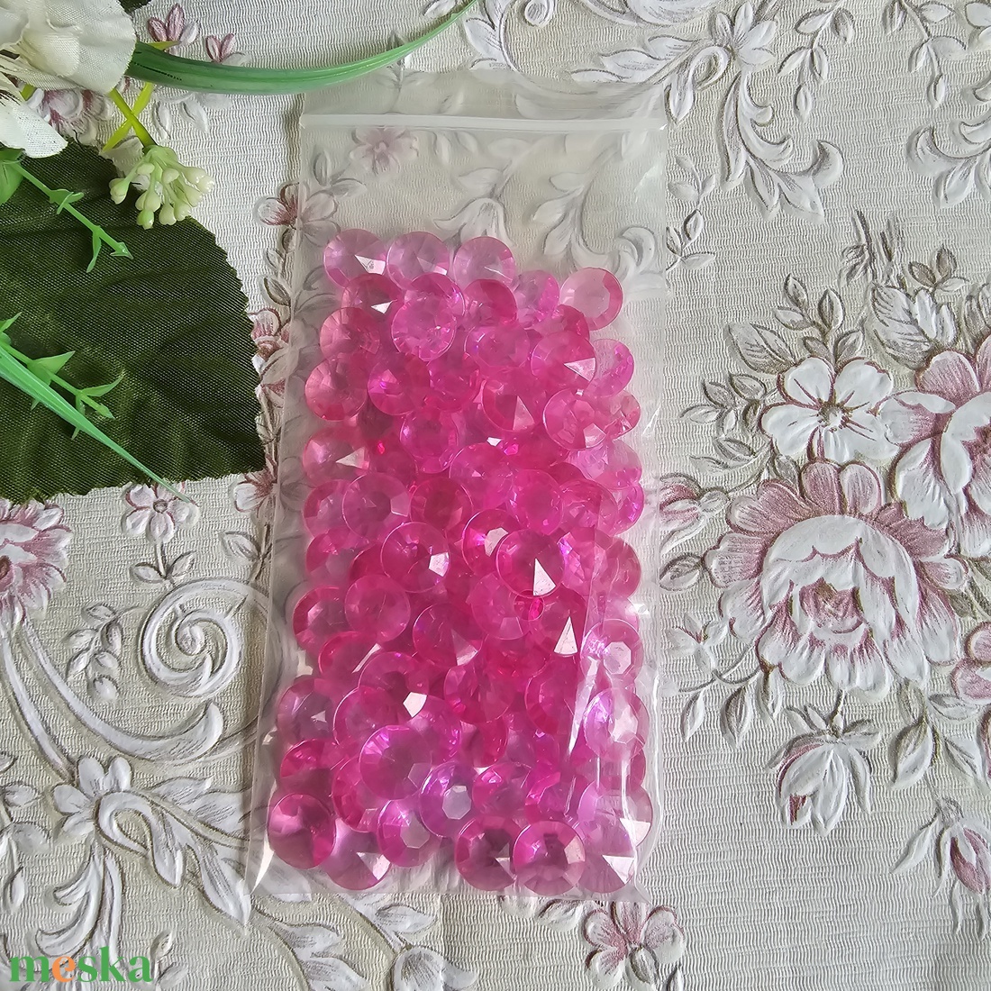 Pink színű 12mm-es gyémánt alakú dekorkő, strasszkő dekor - kellékek & szerszámok - dekorációs kellékek - egyéb kellékek - Meska.hu Pink színű 12mm-es gyémánt alakú dekorkő, strasszkő dekor - kellékek & szerszámok - dekorációs kellékek - egyéb kellékek - Meska.hu