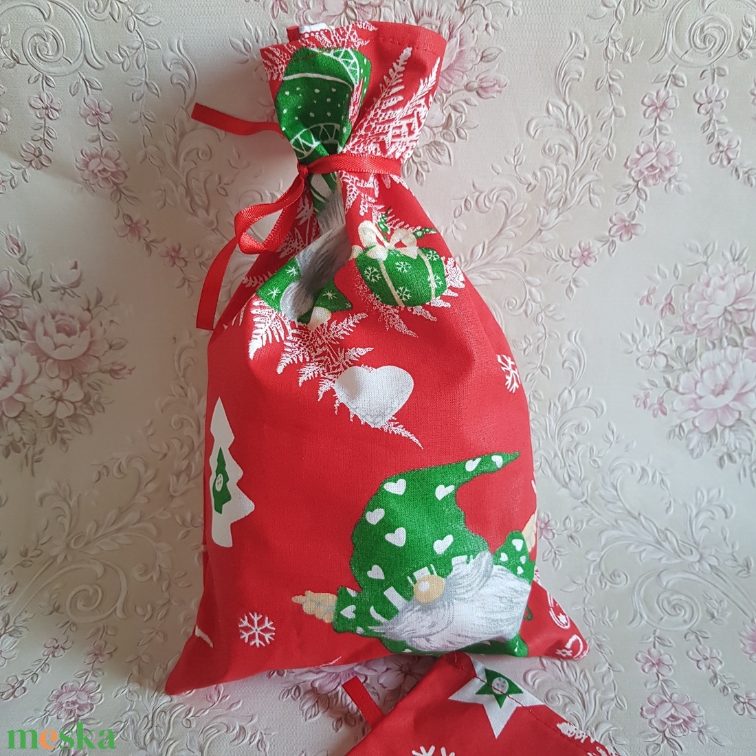 Piros színű, karácsonyi, manó mintás mikulás zsák, textil ajándéktasak   - karácsony - mikulás - mikulás zsák - Meska.hu Piros színű, karácsonyi, manó mintás mikulás zsák, textil ajándéktasak   - karácsony - mikulás - mikulás zsák - Meska.hu