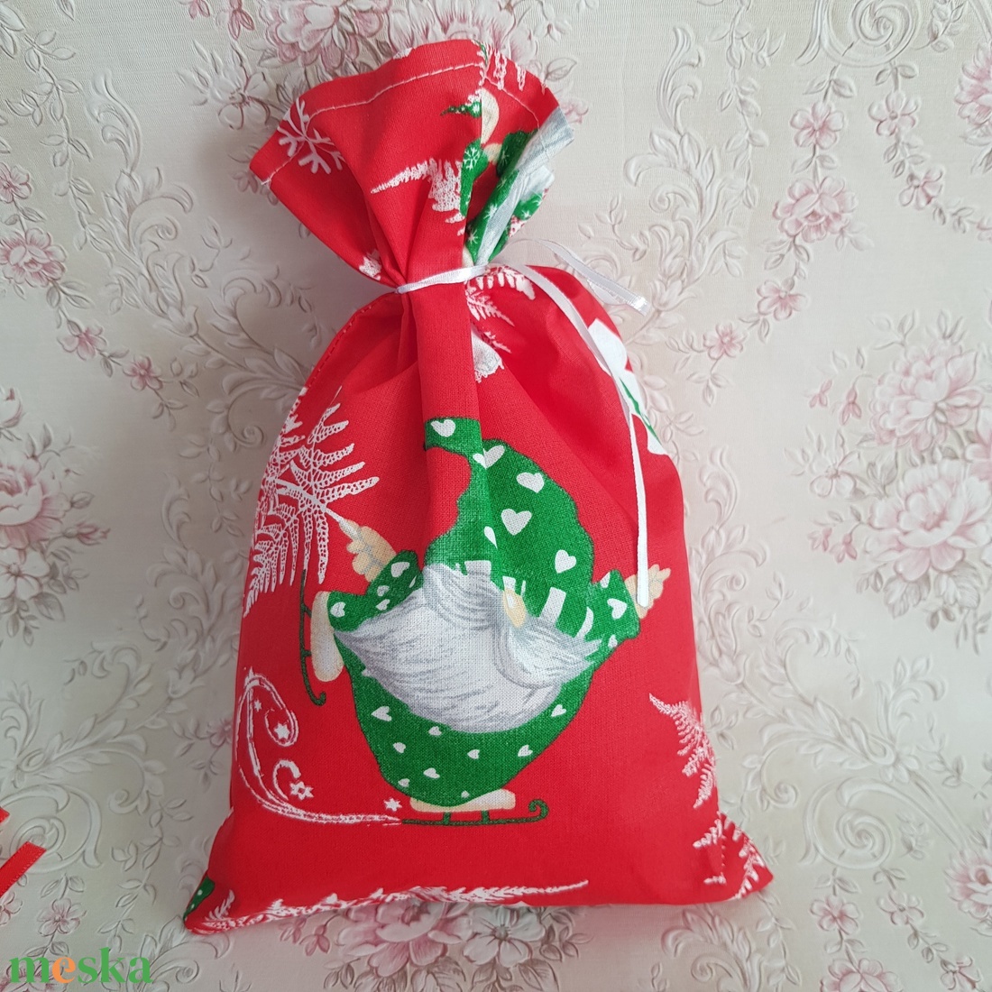 Piros színű, karácsonyi, manó mintás mikulás zsák, textil ajándéktasak   - karácsony - mikulás - mikulás zsák - Meska.hu Piros színű, karácsonyi, manó mintás mikulás zsák, textil ajándéktasak   - karácsony - mikulás - mikulás zsák - Meska.hu