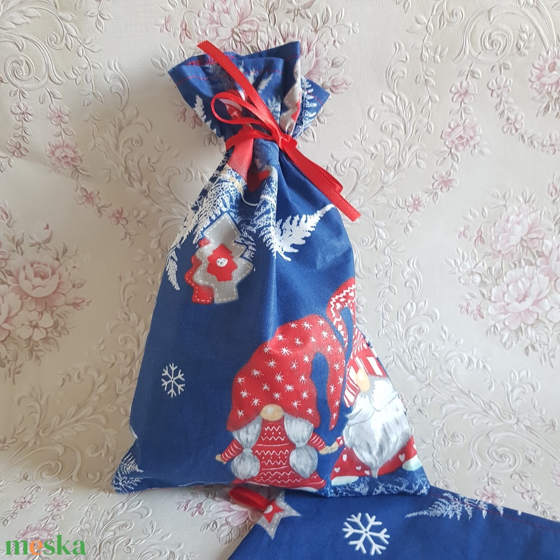 Kék színű, karácsonyi, manó mintás mikulás zsák, textil ajándéktasak   - karácsony - mikulás - mikulás zsák, zokni, csizma - Meska.hu