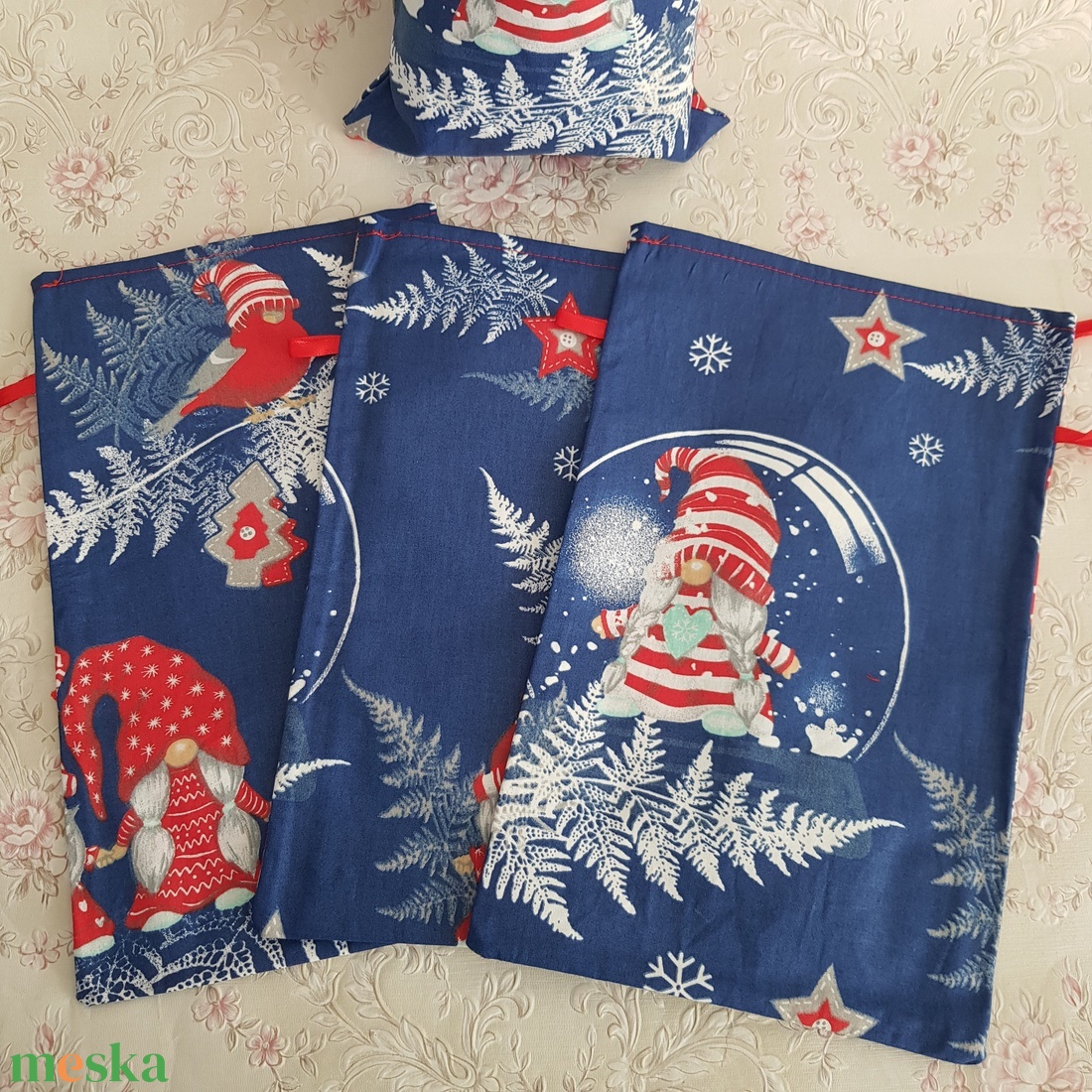Kék színű, karácsonyi, manó mintás mikulás zsák, textil ajándéktasak   - karácsony - mikulás - mikulás zsák, zokni, csizma - Meska.hu