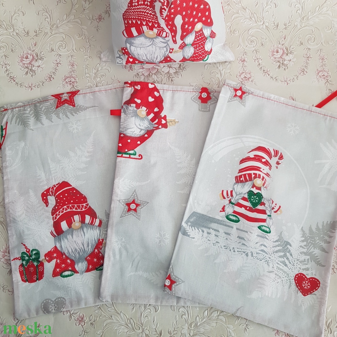 Szürke-színes, karácsonyi, manó mintás mikulás zsák, textil ajándéktasak   - karácsony - mikulás - mikulás zsák, zokni, csizma - Meska.hu