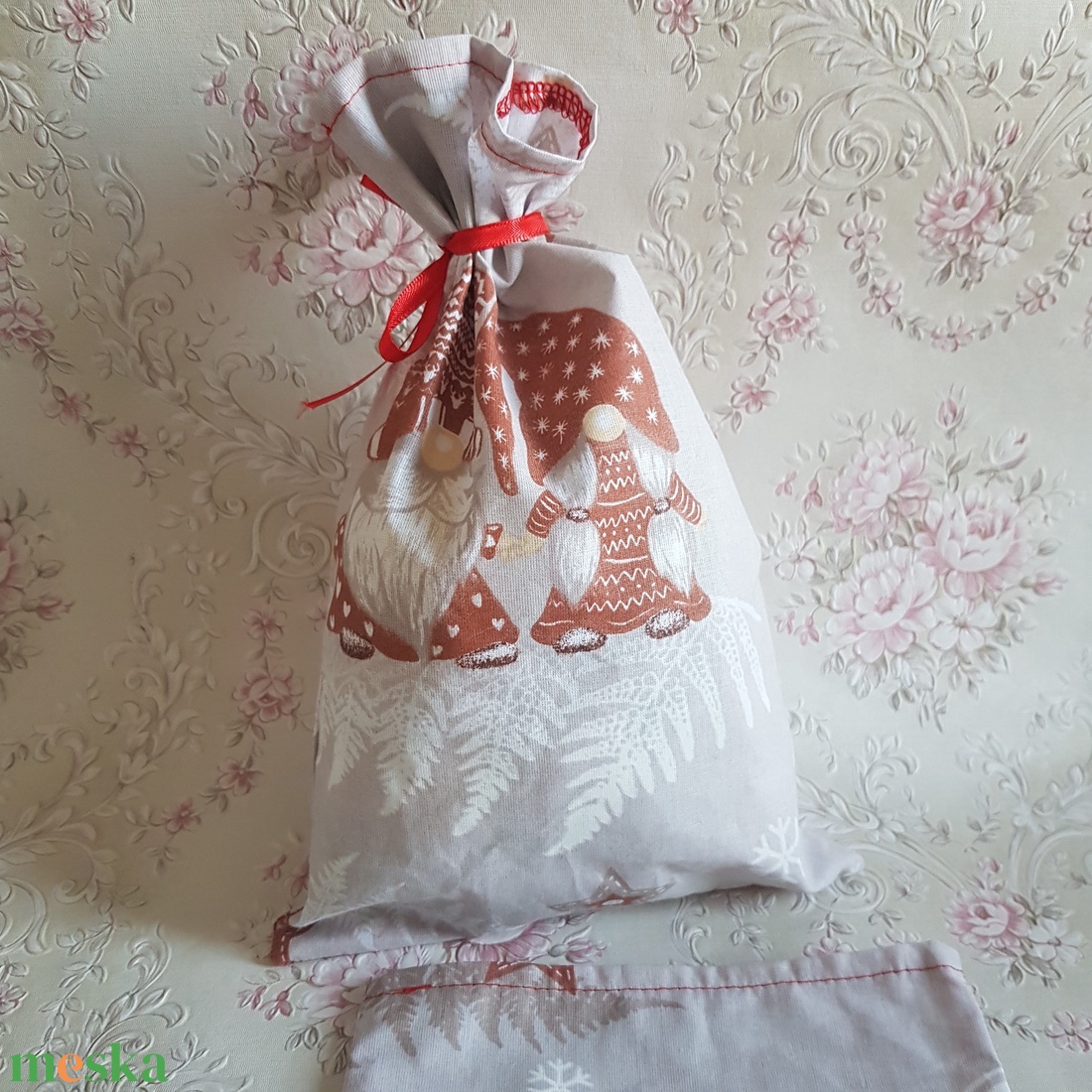 Szürke-barna, karácsonyi, manó mintás mikulás zsák, textil ajándéktasak - karácsony - mikulás - mikulás zsák, zokni, csizma - Meska.hu Szürke-barna, karácsonyi, manó mintás mikulás zsák, textil ajándéktasak - karácsony - mikulás - mikulás zsák, zokni, csizma - Meska.hu