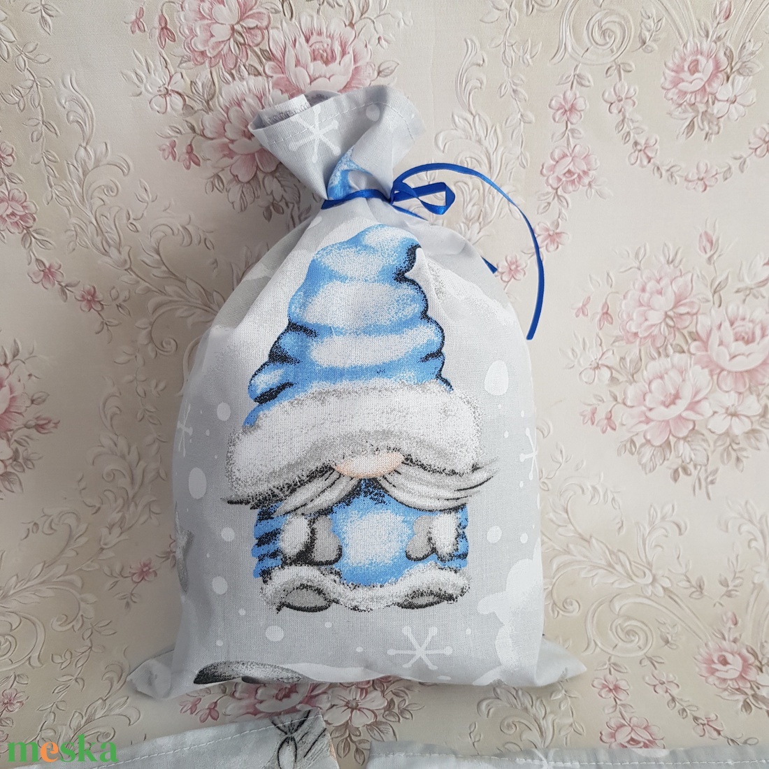 Szürke-kék, karácsonyi, manó mintás mikulás zsák, textil ajándéktasak - karácsony - mikulás - mikulás zsák, zokni, csizma - Meska.hu Szürke-kék, karácsonyi, manó mintás mikulás zsák, textil ajándéktasak - karácsony - mikulás - mikulás zsák, zokni, csizma - Meska.hu