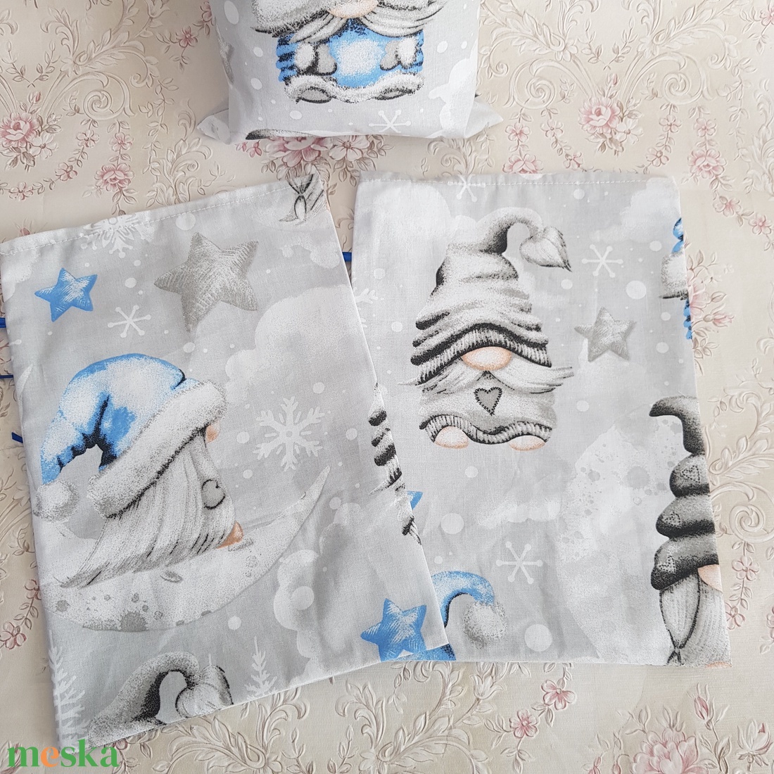 Szürke-kék, karácsonyi, manó mintás mikulás zsák, textil ajándéktasak - karácsony - mikulás - mikulás zsák, zokni, csizma - Meska.hu Szürke-kék, karácsonyi, manó mintás mikulás zsák, textil ajándéktasak - karácsony - mikulás - mikulás zsák, zokni, csizma - Meska.hu
