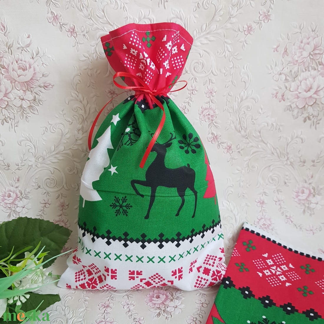 Karácsonyi fenyőfa, rénszarvas mintás mikulás zsák, textil ajándéktasak - karácsony - mikulás - mikulás zsák, zokni, csizma - Meska.hu Karácsonyi fenyőfa, rénszarvas mintás mikulás zsák, textil ajándéktasak - karácsony - mikulás - mikulás zsák, zokni, csizma - Meska.hu