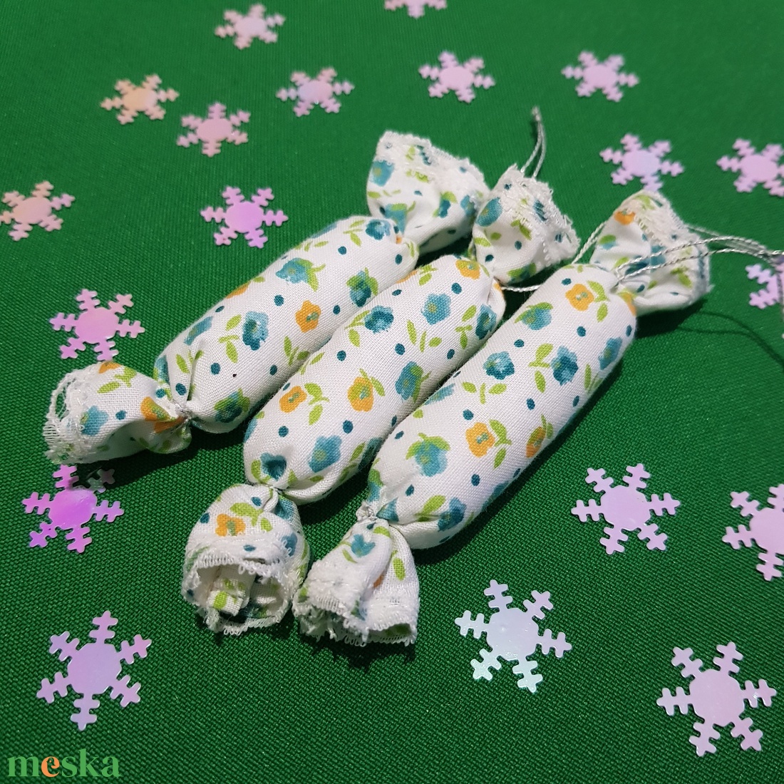 Textil szaloncukor, virág mintás karácsonyfadísz, karácsonyi dekoráció - karácsony - karácsonyi lakásdekoráció - karácsonyfadíszek - Meska.hu Textil szaloncukor, virág mintás karácsonyfadísz, karácsonyi dekoráció - karácsony - karácsonyi lakásdekoráció - karácsonyfadíszek - Meska.hu