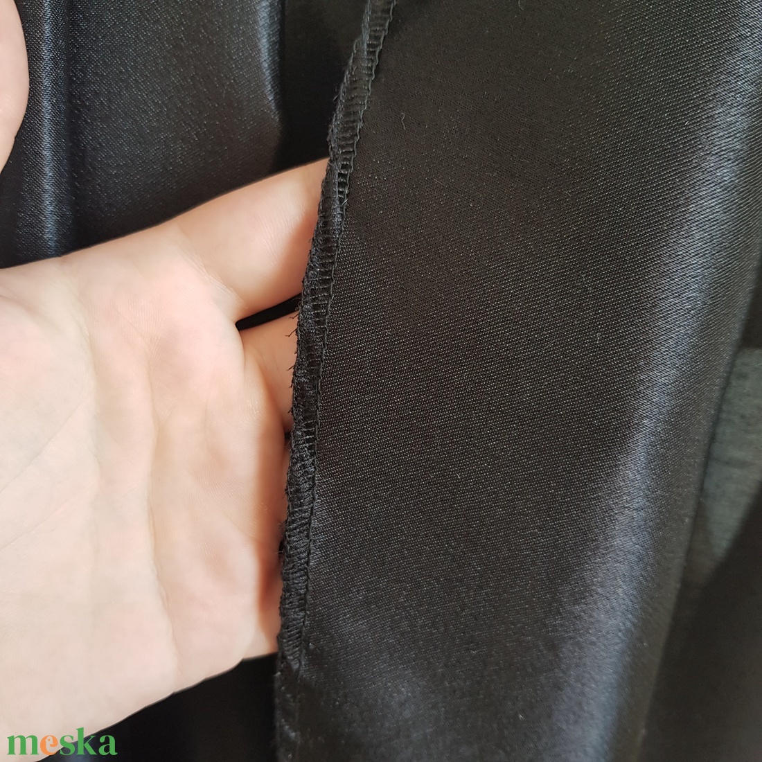 Fekete színű szatén sál, kendő, vállkendő, stóla - esküvő - kiegészítők - bolero és válltakaró - Meska.hu Fekete színű szatén sál, kendő, vállkendő, stóla - esküvő - kiegészítők - bolero és válltakaró - Meska.hu