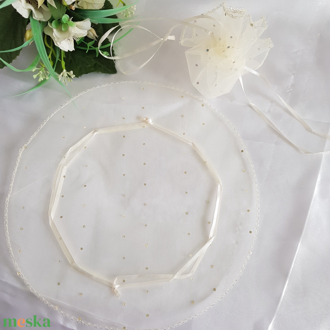 Ekrü színű, kör alakú, csillogó organza dísztasak, ajándék tasak - esküvő - emlék & ajándék - köszönőajándék - Meska.hu Ekrü színű, kör alakú, csillogó organza dísztasak, ajándék tasak - esküvő - emlék & ajándék - köszönőajándék - Meska.hu