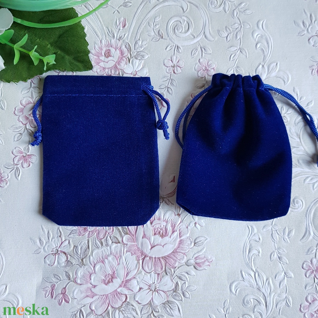 Sötéték színű bársony dísztasak, ajándék tasak 10,5 x 9cm - esküvő - emlék & ajándék - köszönőajándék - Meska.hu Sötéték színű bársony dísztasak, ajándék tasak 10,5 x 9cm - esküvő - emlék & ajándék - köszönőajándék - Meska.hu