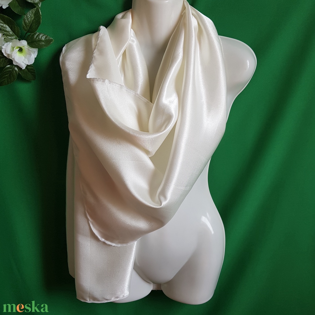 Ekrü színű szatén sál, kendő, vállkendő, stóla - esküvő - kiegészítők - bolero és válltakaró - Meska.hu Ekrü színű szatén sál, kendő, vállkendő, stóla - esküvő - kiegészítők - bolero és válltakaró - Meska.hu