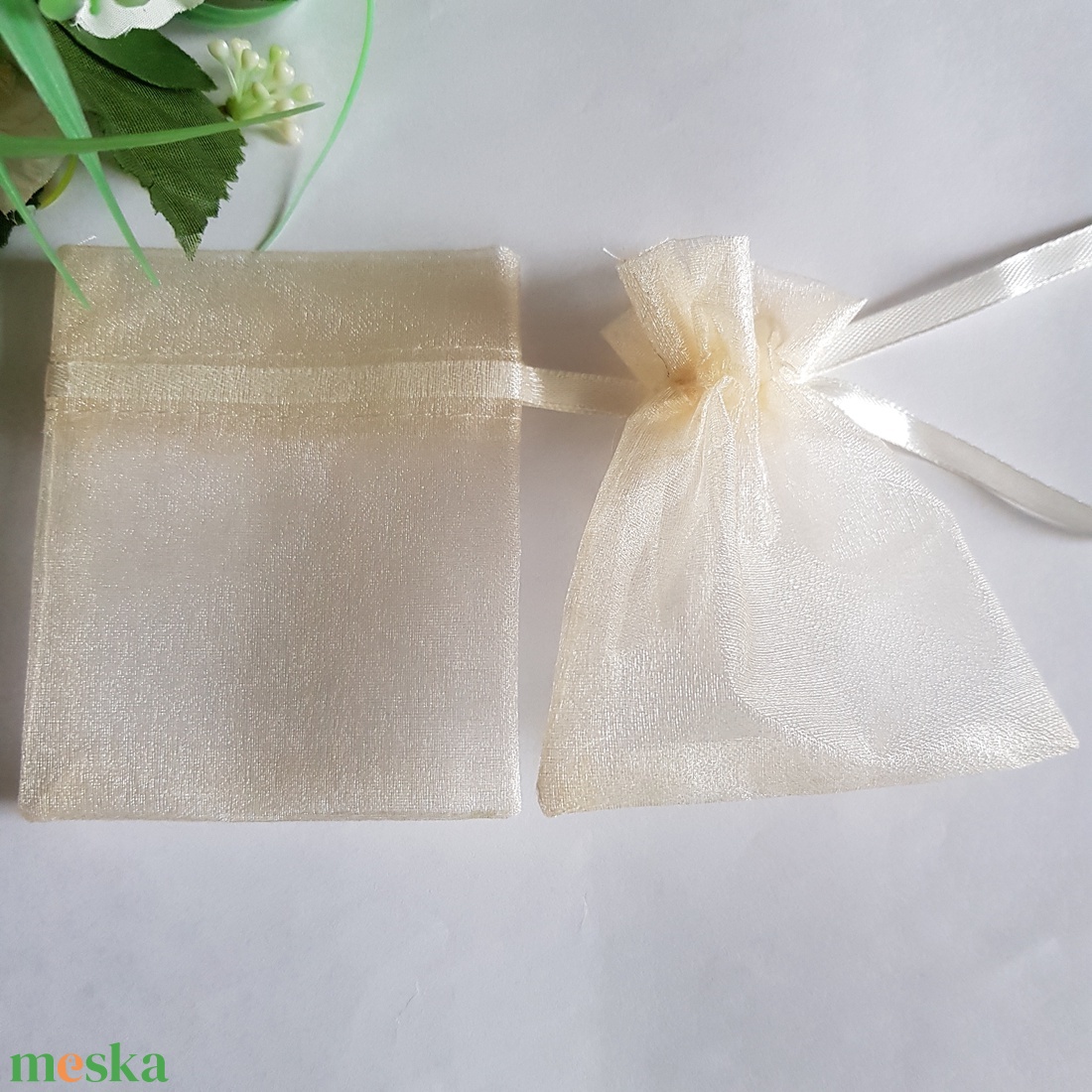 Ekrü/Krém színű organza dísztasak, ajándék tasak kb. 7x9-10cm - esküvő - emlék & ajándék - köszönőajándék - Meska.hu Ekrü/Krém színű organza dísztasak, ajándék tasak kb. 7x9-10cm - esküvő - emlék & ajándék - köszönőajándék - Meska.hu