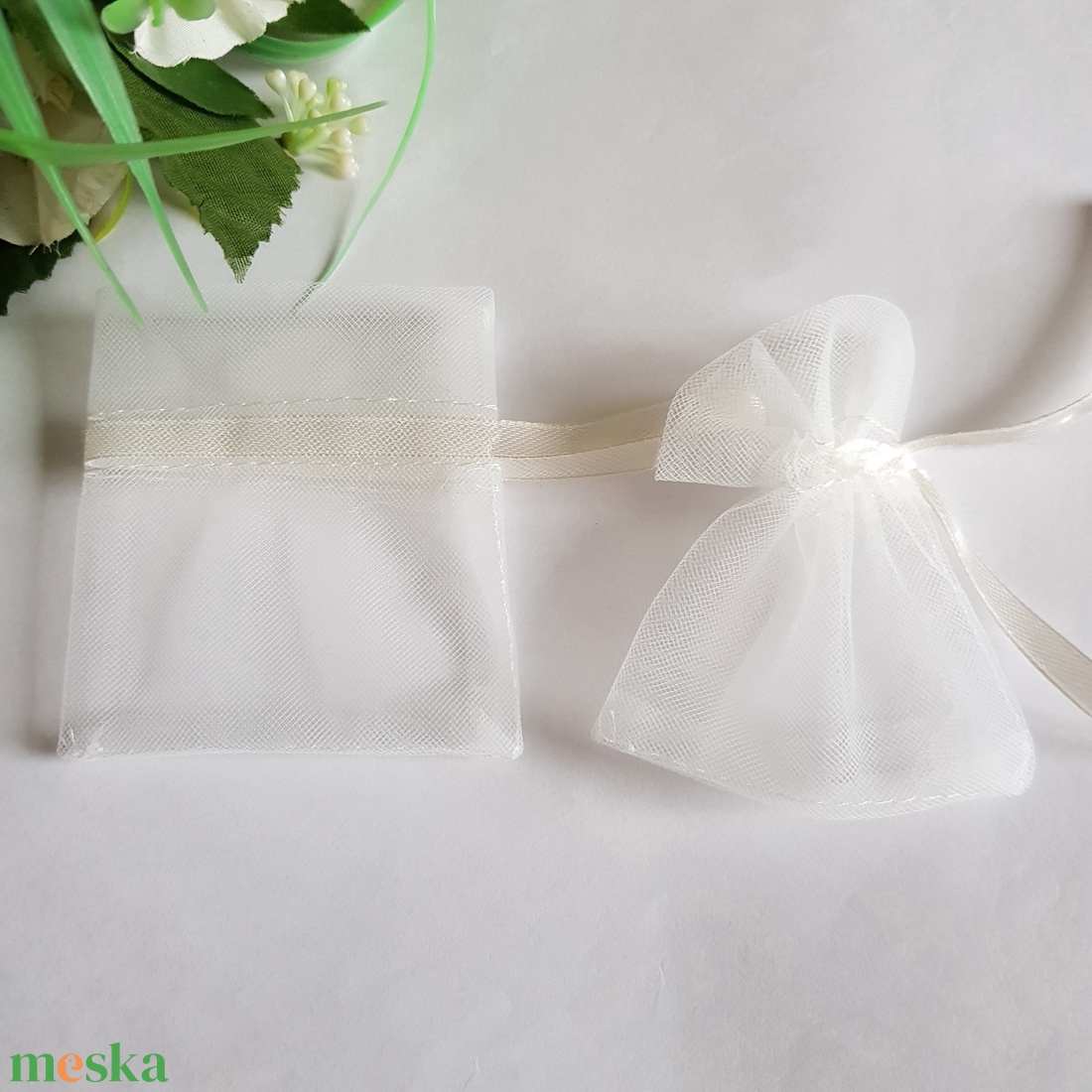 Ekrü színű organza dísztasak, ajándék tasak kb. 7-8x9cm - esküvő - emlék & ajándék - köszönőajándék - Meska.hu Ekrü színű organza dísztasak, ajándék tasak kb. 7-8x9cm - esküvő - emlék & ajándék - köszönőajándék - Meska.hu