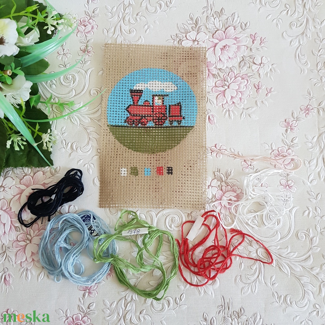 Kivarratlan mini gobelin kezdőknek fonallal 8cm Mozdony, vonat - művészet - textilkép - gobelin - Meska.hu Kivarratlan mini gobelin kezdőknek fonallal 8cm Mozdony, vonat - művészet - textilkép - gobelin - Meska.hu