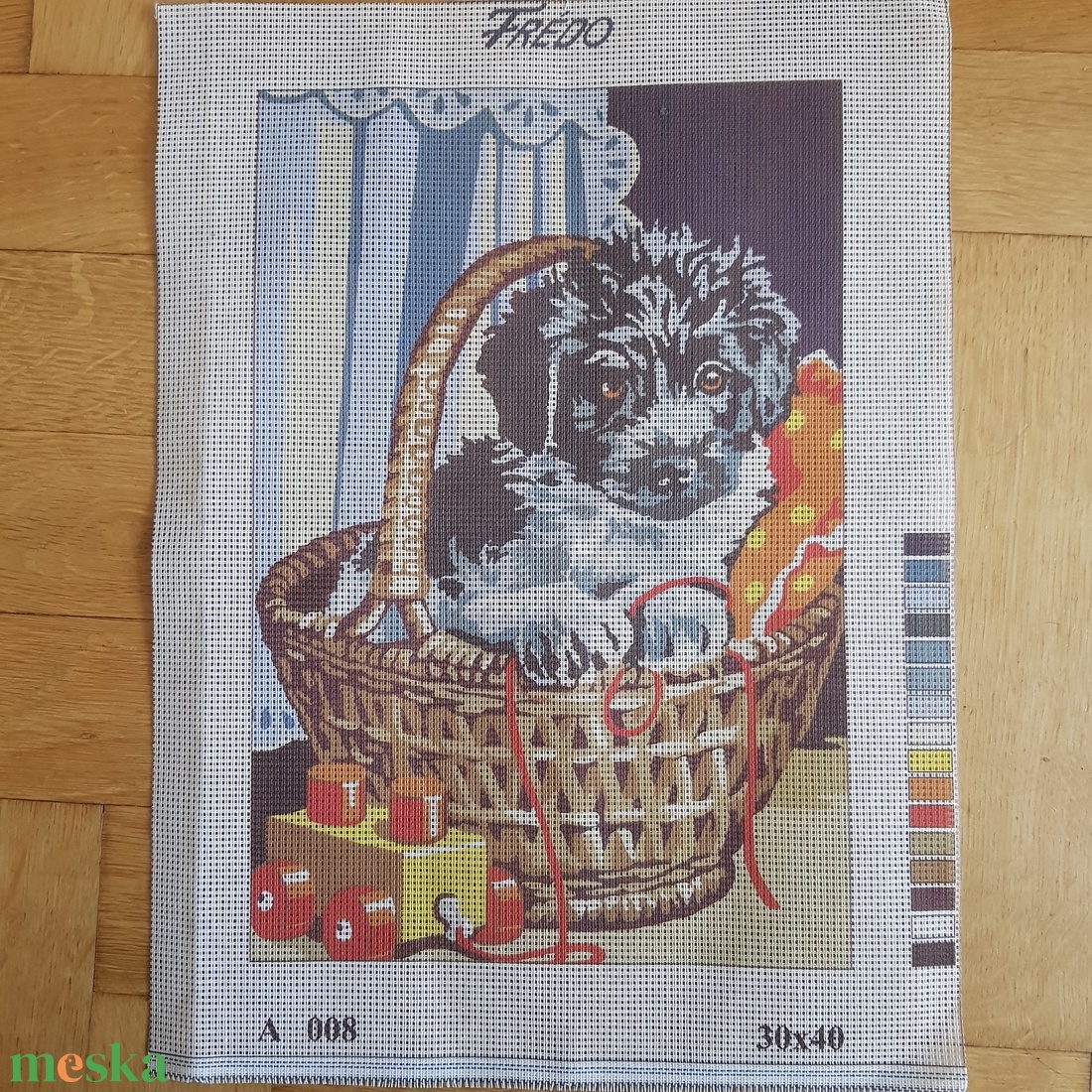 Kivarratlan gobelin 30x40cm  Kiskutya kosárban - művészet - textilkép - gobelin - Meska.hu