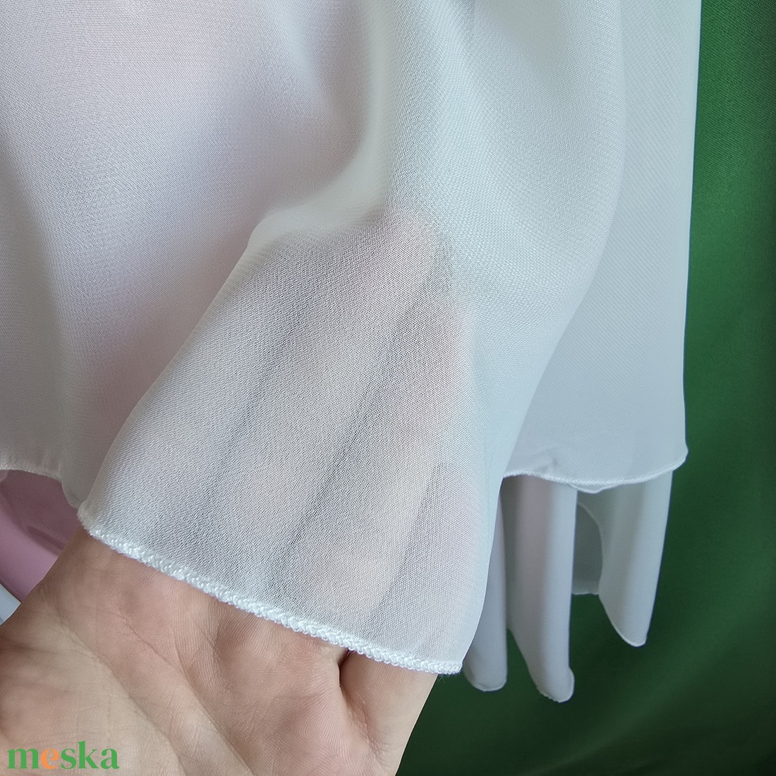 Ekrü színű, elől rövid hátul hosszú menyasszonyi muszlin pelerin, alkalmi válltakaró - esküvő - kiegészítők - bolero és válltakaró - Meska.hu