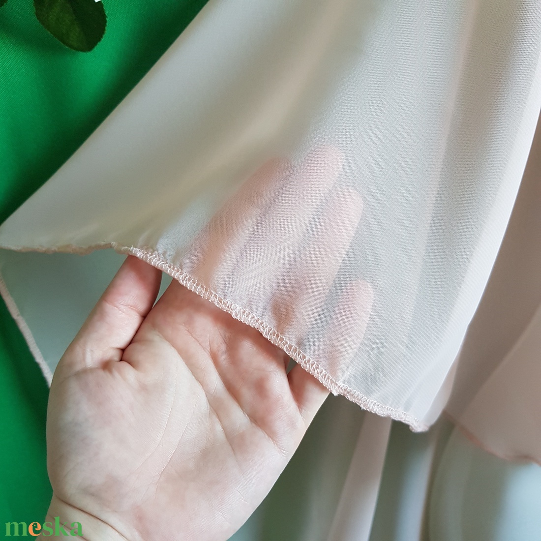 Barack színű, elől rövid hátul hosszú muszlin pelerin, alkalmi válltakaró - esküvő - kiegészítők - bolero és válltakaró - Meska.hu Barack színű, elől rövid hátul hosszú muszlin pelerin, alkalmi válltakaró - esküvő - kiegészítők - bolero és válltakaró - Meska.hu