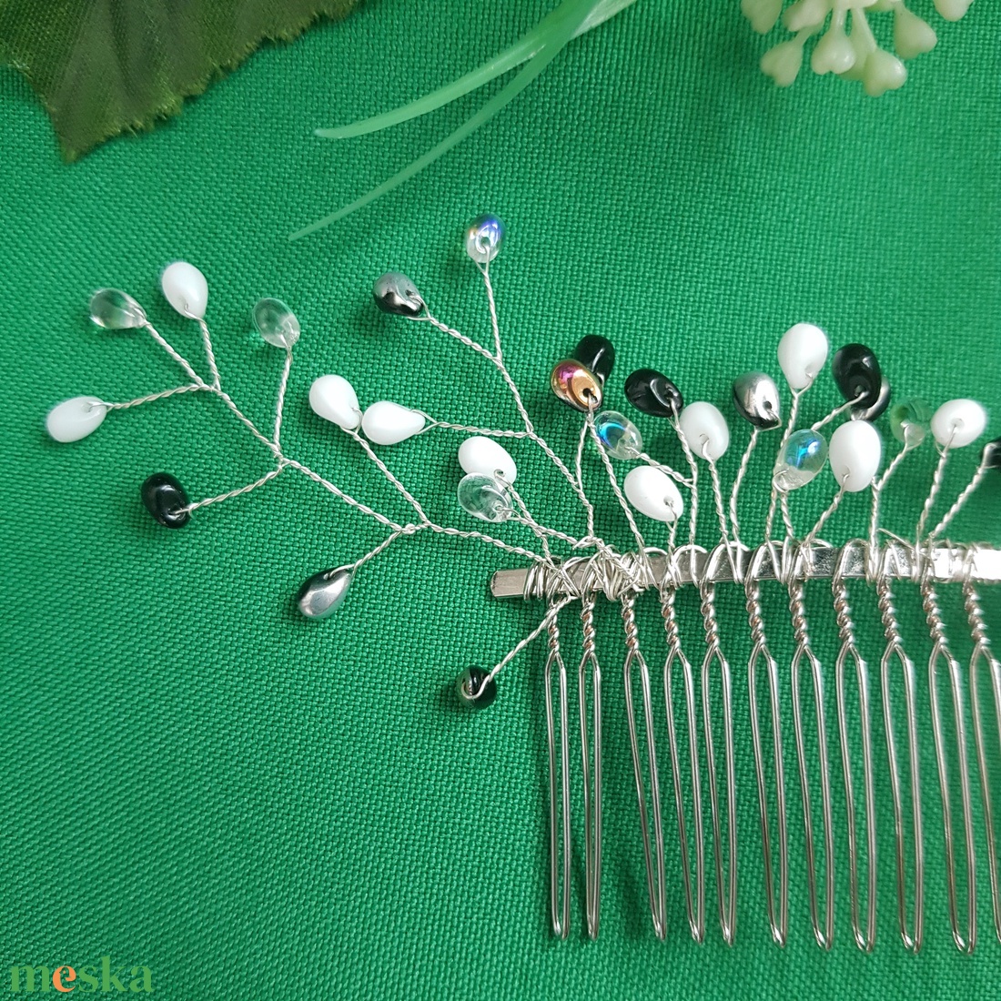 Vegyes színű, csepp alakú gyöngyös alkalmi hajfésű, drótos hajdísz - esküvő - hajdísz - hajtű - Meska.hu
