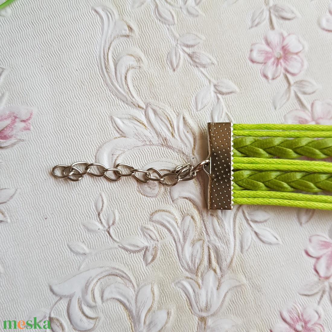 Zöld műbőr karkötő fém díszekkel - pillangó, végtelen jel, horgony - ékszer - karkötő - fonott karkötő - Meska.hu Zöld műbőr karkötő fém díszekkel - pillangó, végtelen jel, horgony - ékszer - karkötő - fonott karkötő - Meska.hu