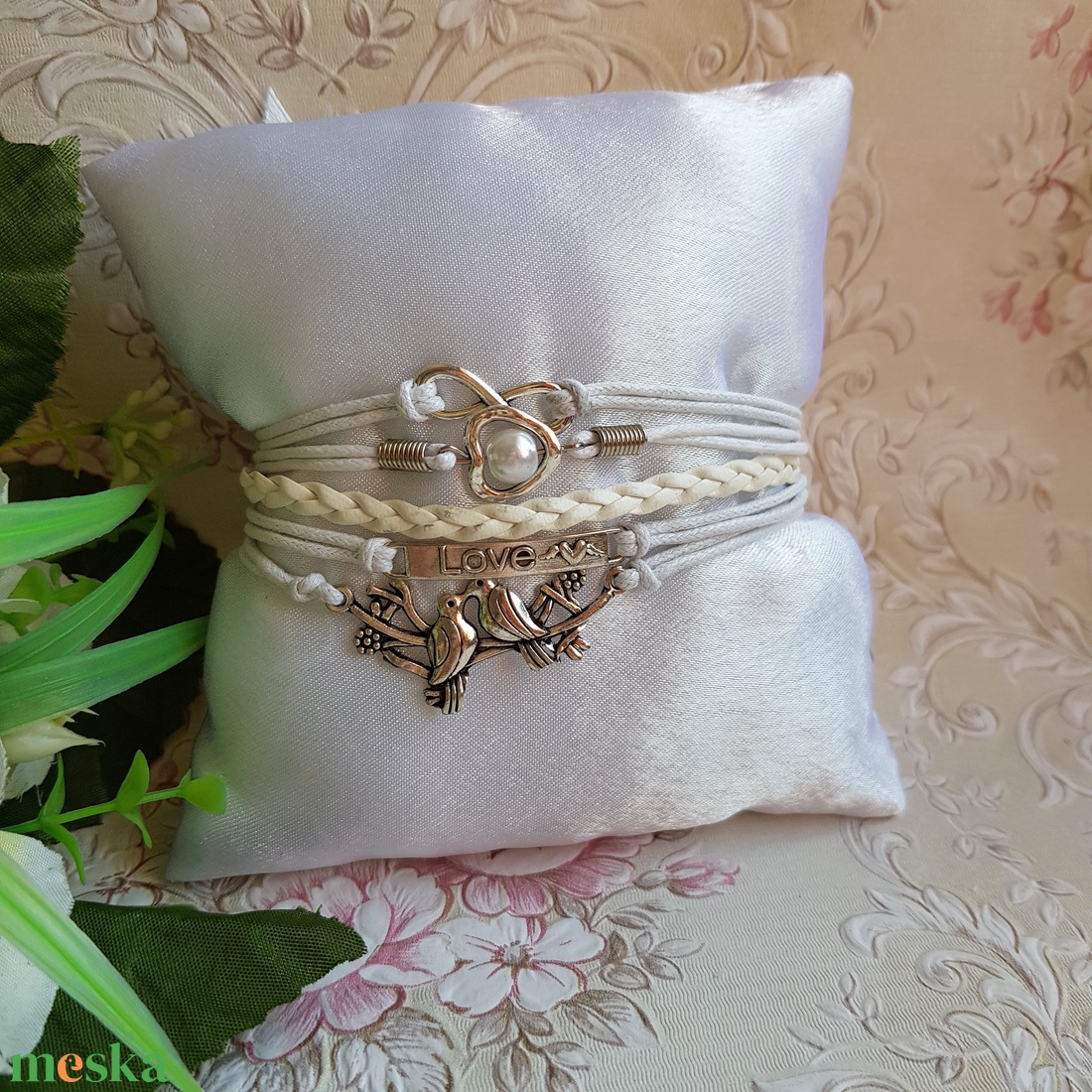 Fehér műbőr karkötő fém díszekkel - galamb, LOVE, szív - ékszer - karkötő - fonott karkötő - Meska.hu