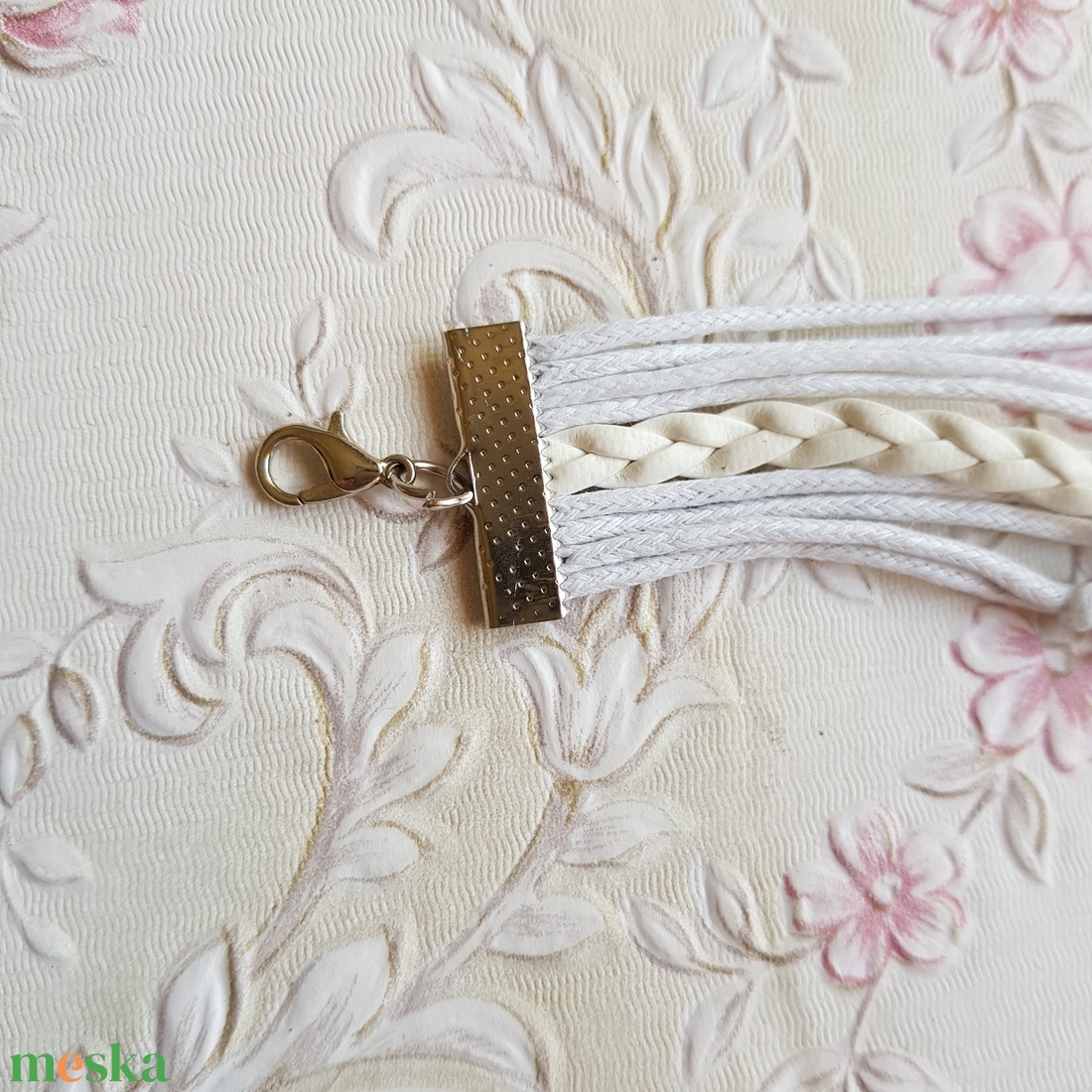 Fehér műbőr karkötő fém díszekkel - galamb, LOVE, szív - ékszer - karkötő - fonott karkötő - Meska.hu