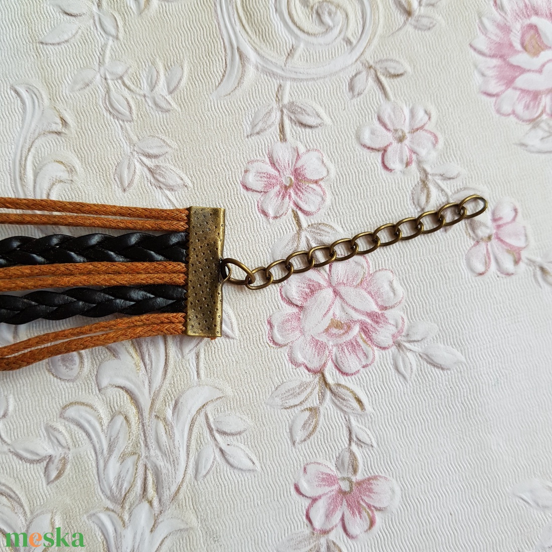 Barna-fekete műbőr karkötő fém díszekkel - végtelen jel, szárnyas koponya, DREAM - ékszer - karkötő - fonott karkötő - Meska.hu Barna-fekete műbőr karkötő fém díszekkel - végtelen jel, szárnyas koponya, DREAM - ékszer - karkötő - fonott karkötő - Meska.hu