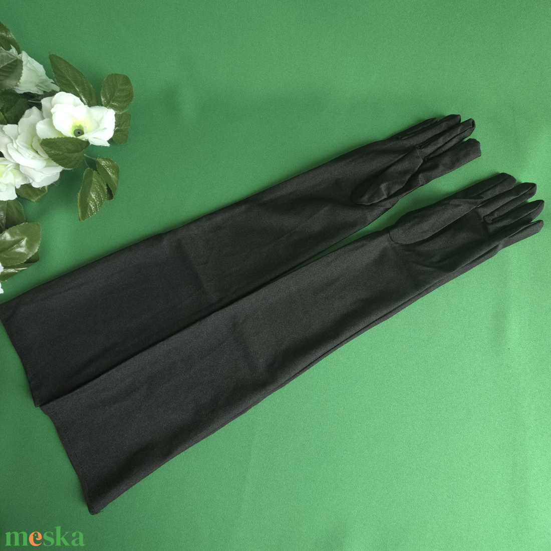 Könyékig érő, hófehér színű báli, menyasszonyi szatén kesztyű - esküvő - kiegészítők - menyasszonyi kesztyűk - Meska.hu