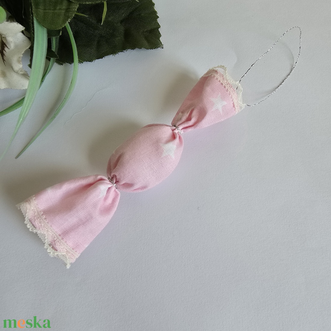 Rózsaszín alapon fehér csillag mintás textil szaloncukor karácsonyfadísz, karácsonyi dekoráció - karácsony - karácsonyi lakásdekoráció - karácsonyfadíszek - Meska.hu