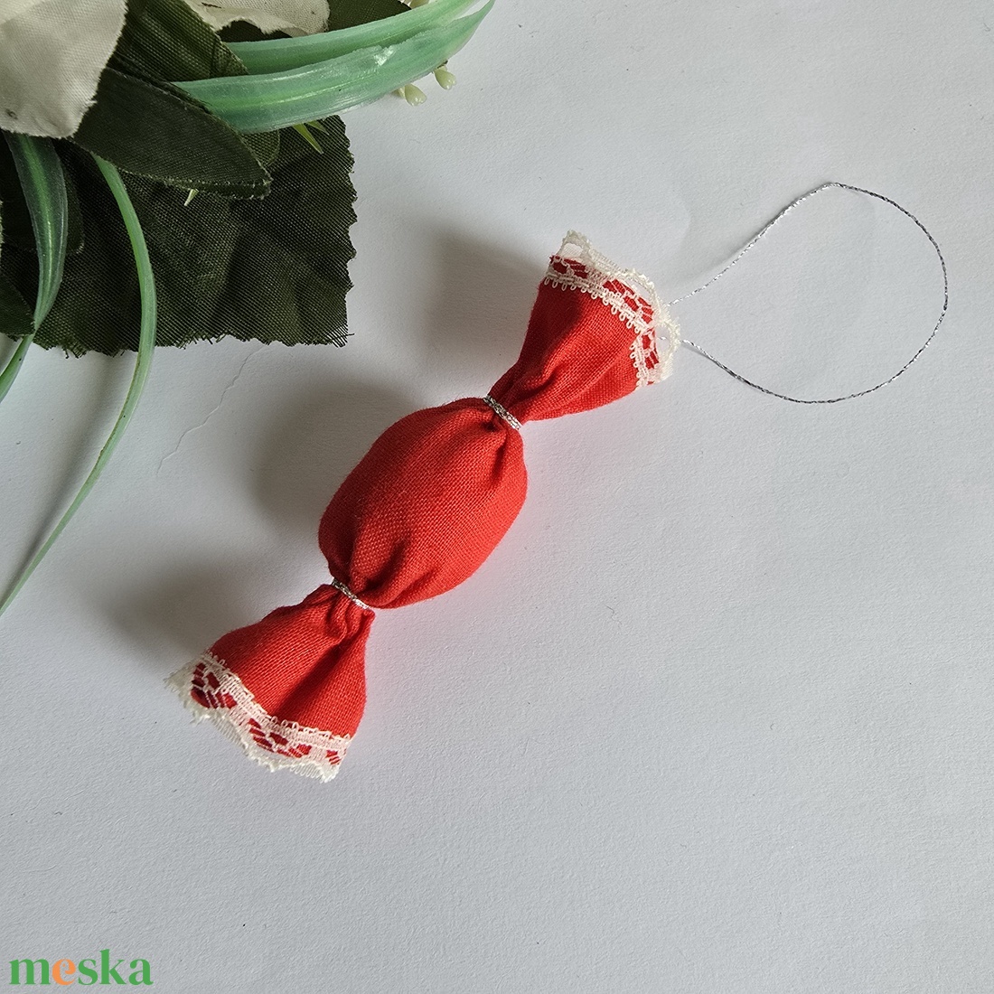 Piros színű textil szaloncukor karácsonyfadísz, karácsonyi dekoráció - karácsony - karácsonyi lakásdekoráció - karácsonyfadíszek - Meska.hu