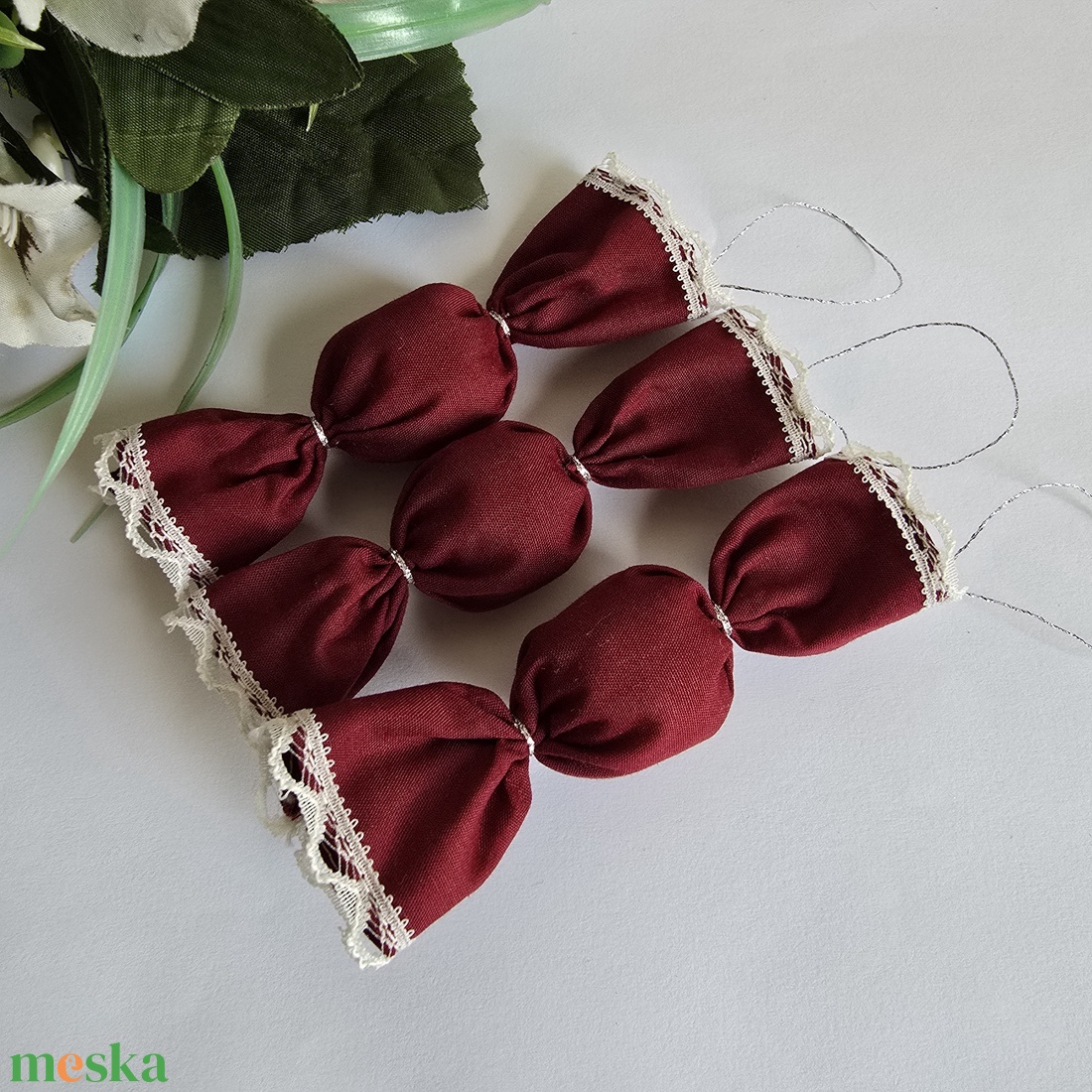 Bordó színű textil szaloncukor karácsonyfadísz, karácsonyi dekoráció - karácsony - karácsonyi lakásdekoráció - karácsonyfadíszek - Meska.hu