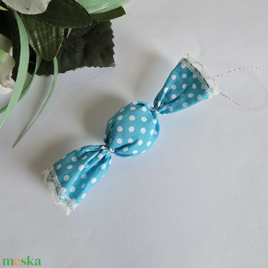 Türkiz alapon fehér pöttyös textil szaloncukor karácsonyfadísz, karácsonyi dekoráció - karácsony - karácsonyi lakásdekoráció - karácsonyfadíszek - Meska.hu