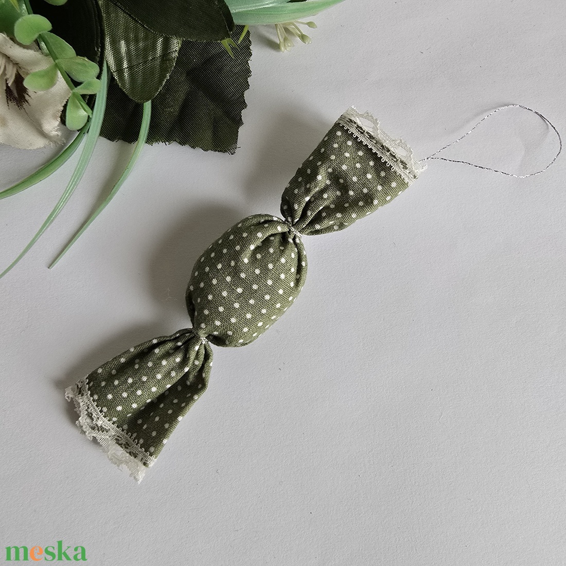 Textil szaloncukor, zöld alapon pöttyös karácsonyfadísz, karácsonyi dekoráció - karácsony - karácsonyi lakásdekoráció - karácsonyfadíszek - Meska.hu Textil szaloncukor, zöld alapon pöttyös karácsonyfadísz, karácsonyi dekoráció - karácsony - karácsonyi lakásdekoráció - karácsonyfadíszek - Meska.hu