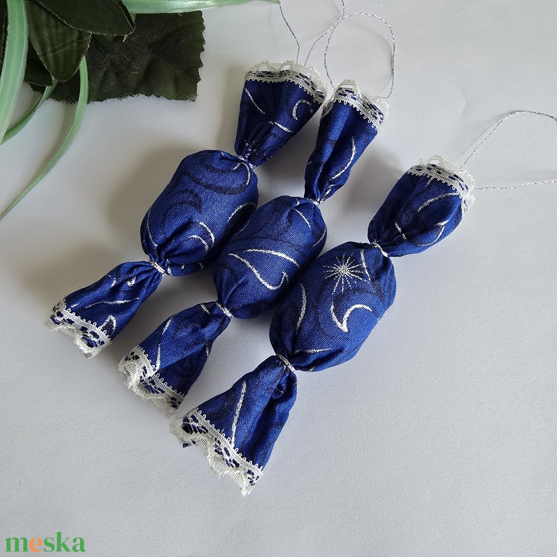 Királykék színű textil szaloncukor karácsonyfadísz, karácsonyi dekoráció - karácsony - karácsonyi lakásdekoráció - karácsonyfadíszek - Meska.hu Királykék színű textil szaloncukor karácsonyfadísz, karácsonyi dekoráció - karácsony - karácsonyi lakásdekoráció - karácsonyfadíszek - Meska.hu