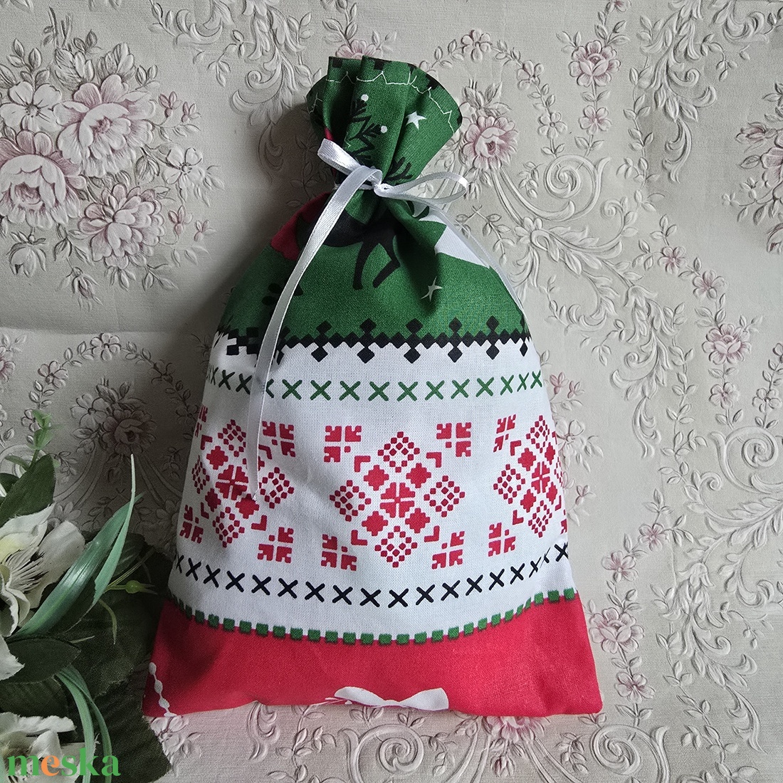 Karácsonyi fenyőfa, rénszarvas mintás mikulás zsák, textil ajándéktasak   - karácsony - mikulás - mikulás zsák - Meska.hu