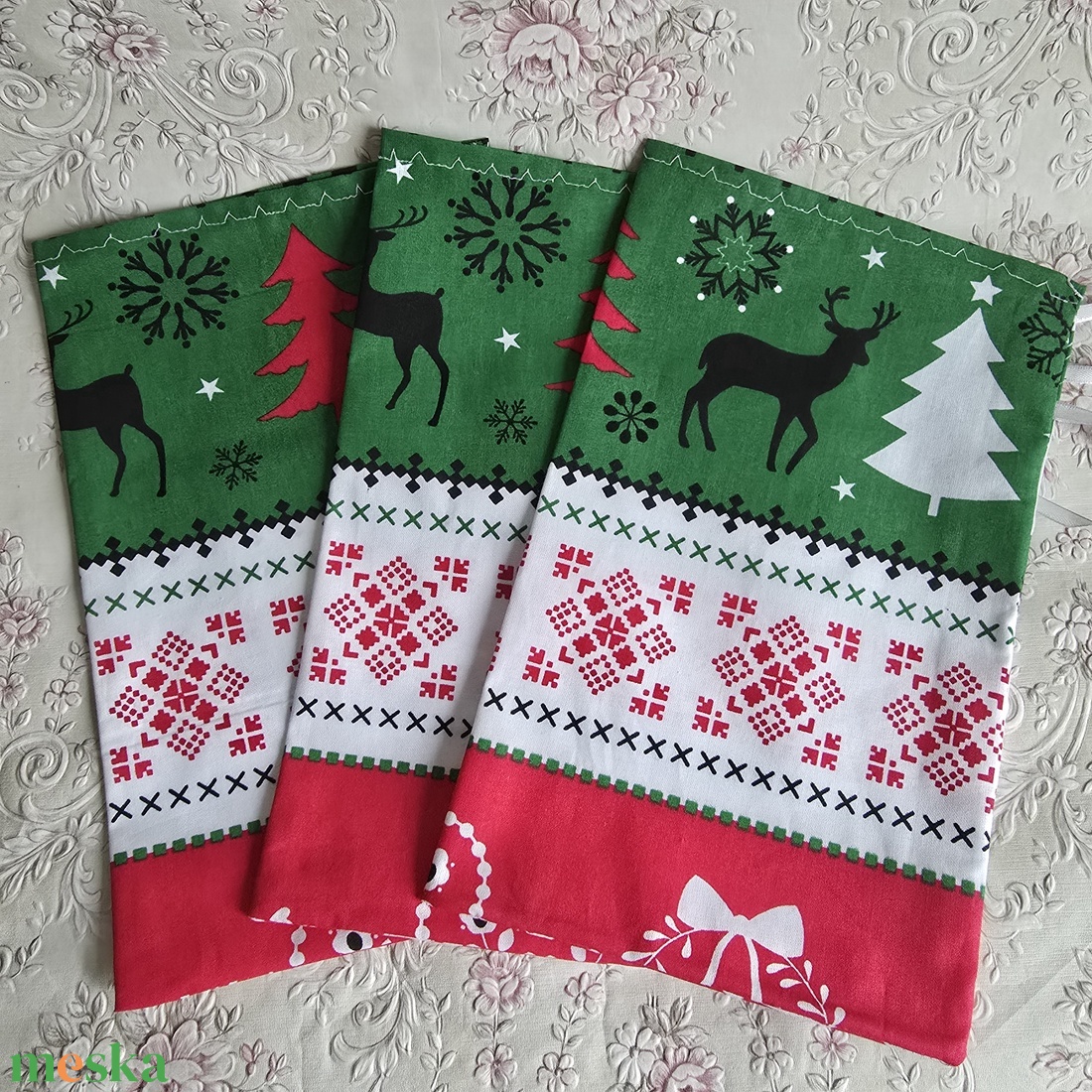 Karácsonyi fenyőfa, rénszarvas mintás mikulás zsák, textil ajándéktasak   - karácsony - mikulás - mikulás zsák - Meska.hu
