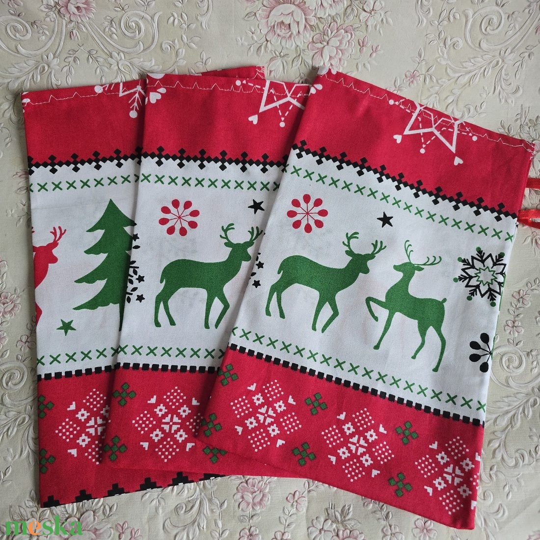Karácsonyi fenyőfa, rénszarvas mintás mikulás zsák, textil ajándéktasak   - karácsony - mikulás - mikulás zsák - Meska.hu