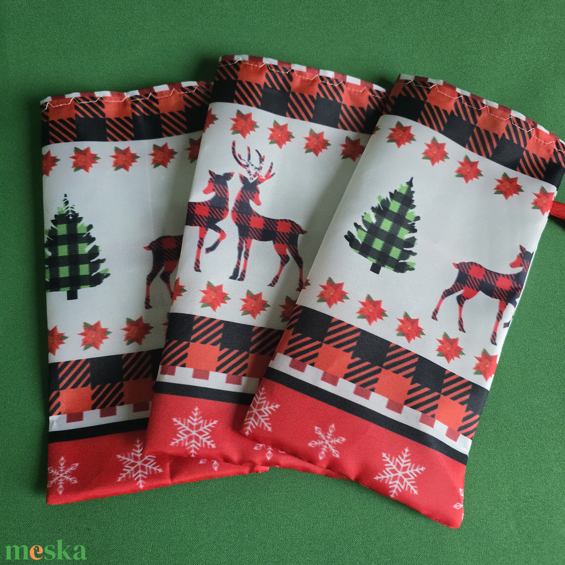 Karácsonyi fenyőfa, rénszarvas, mikulásvirág mintás mikulás zsák, textil ajándéktasak - karácsony - mikulás - mikulás zsák - Meska.hu