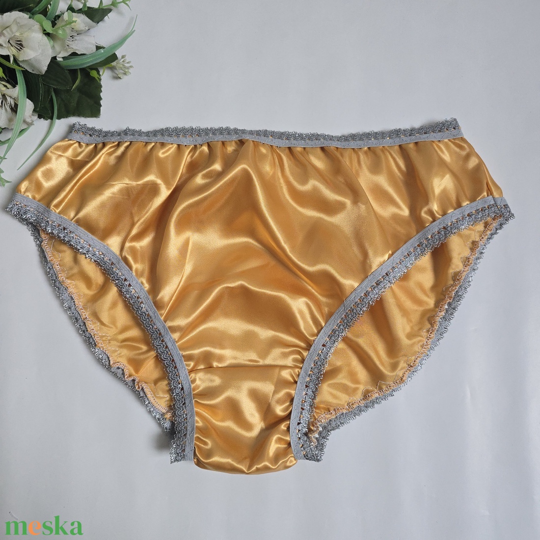 L-es / 46-os Hagyományos fazonú szatén bugyi  arany-szürke - ruha & divat - női ruha - fürdőruha & fehérnemű - Meska.hu