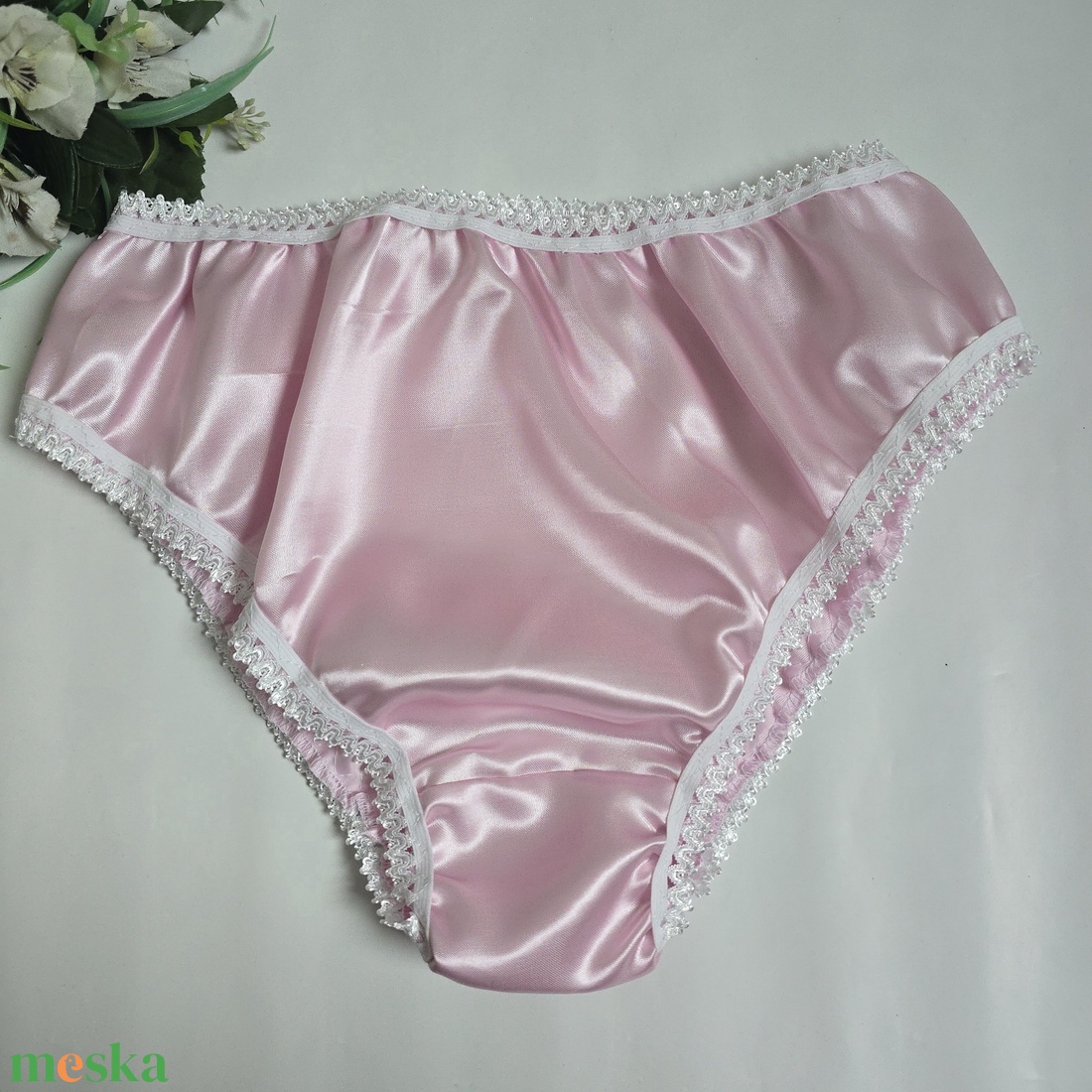 XL-es / 48-as Hagyományos fazonú szatén bugyi  rózsaszín-fehér - ruha & divat - női ruha - fürdőruha & fehérnemű - Meska.hu