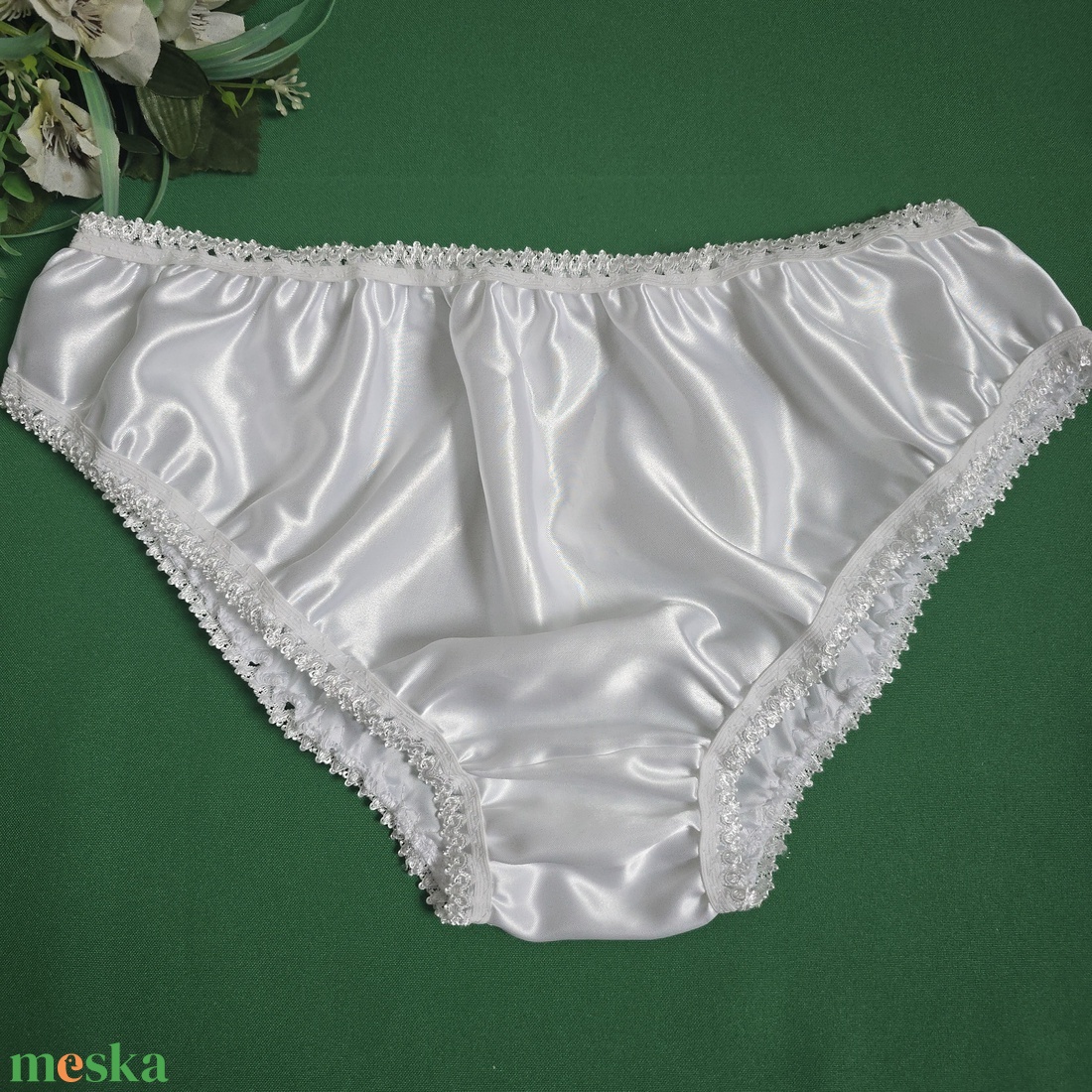 3XL-es / 54-es Hagyományos fazonú szatén bugyi  fehér-fehér - ruha & divat - női ruha - fürdőruha & fehérnemű - Meska.hu