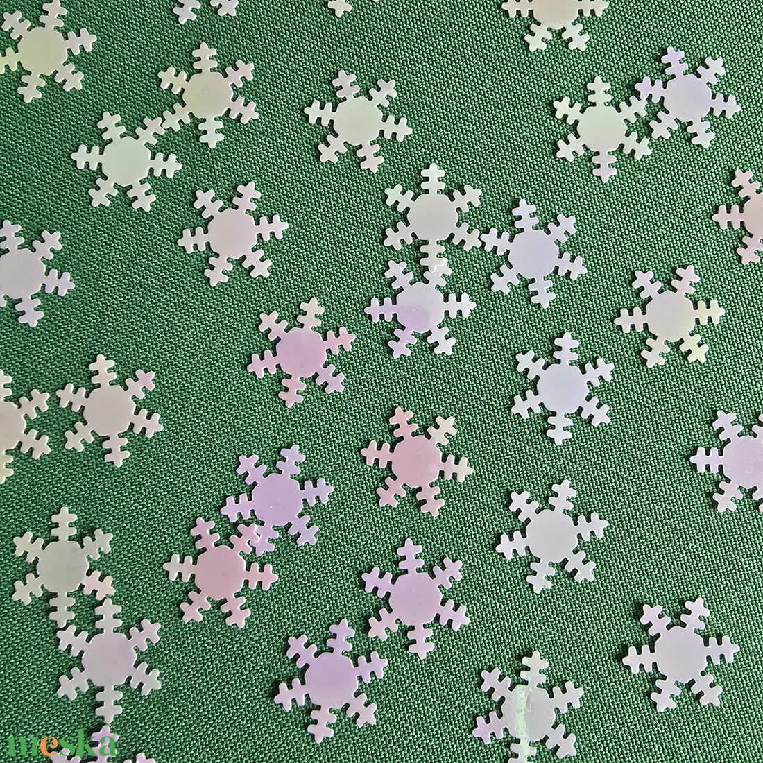 100db-os irizáló hópehely alakú karácsonyi konfetti, dekoráció - karácsony - karácsonyi lakásdekoráció - karácsonyi lakásdíszek - Meska.hu