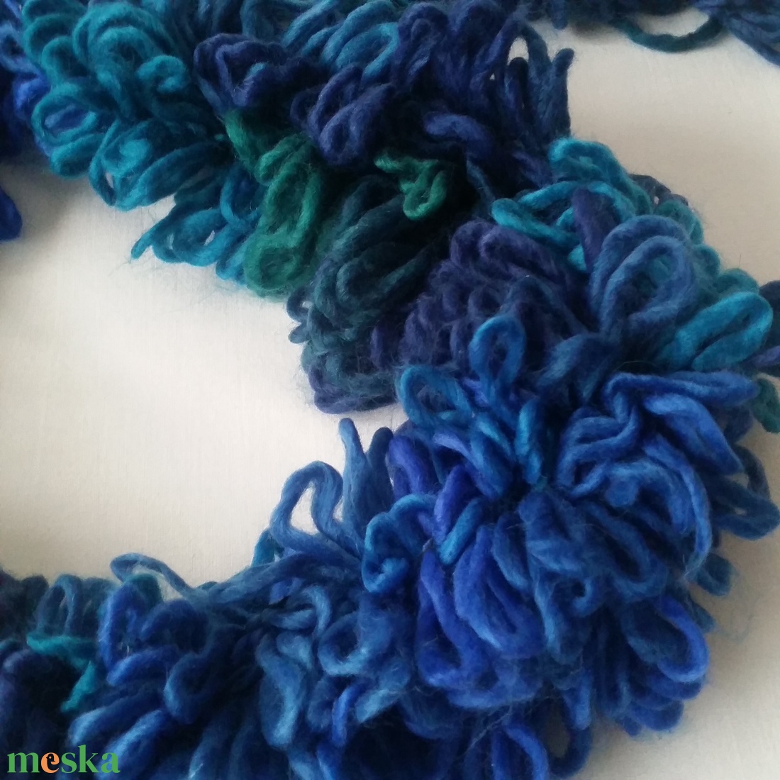 Kék-zöld színárnyalatú horgolt sál - ruha & divat - sál, sapka, kendő - sál - Meska.hu