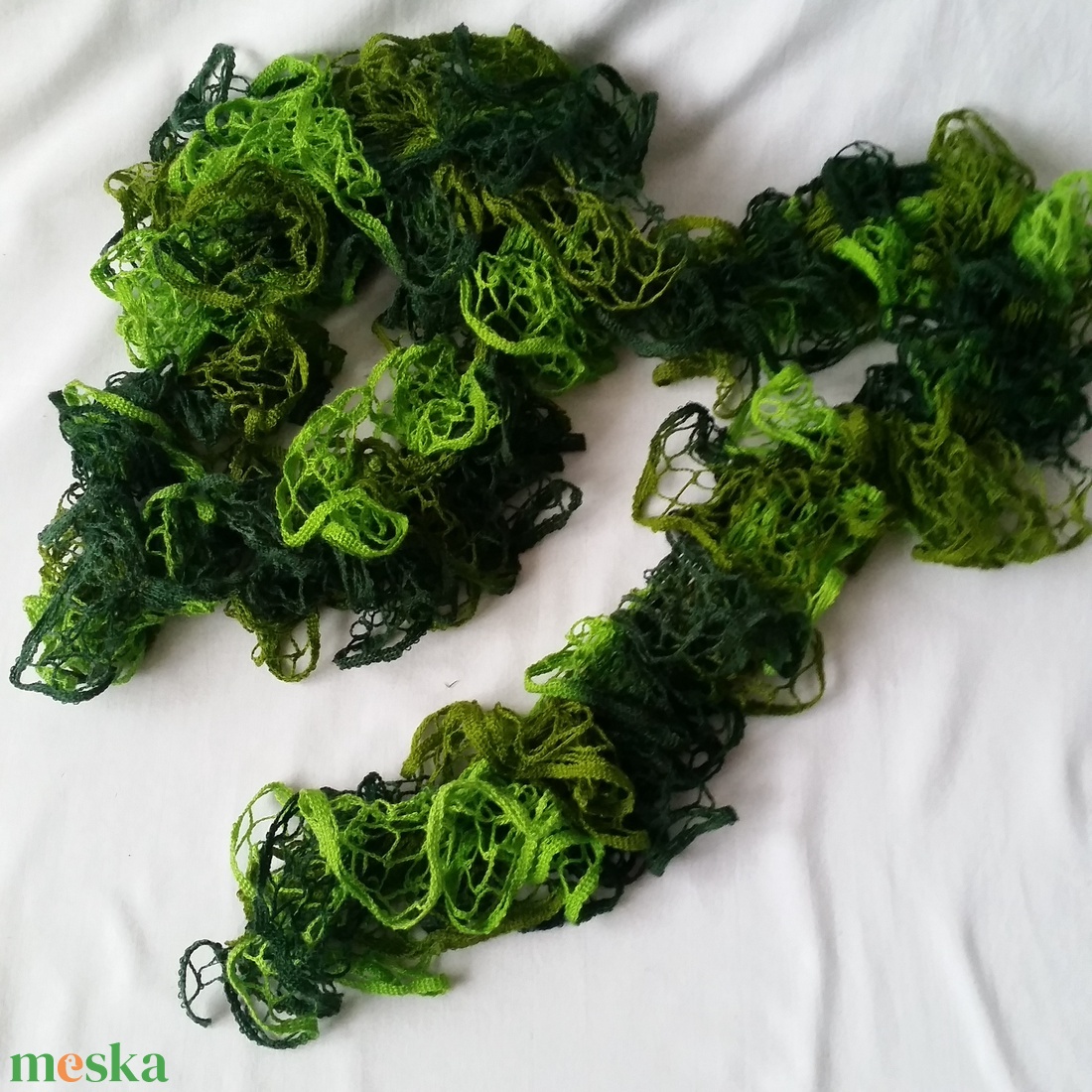 Zöld színárnyalatú horgolt sál - ruha & divat - sál, sapka, kendő - sál - Meska.hu