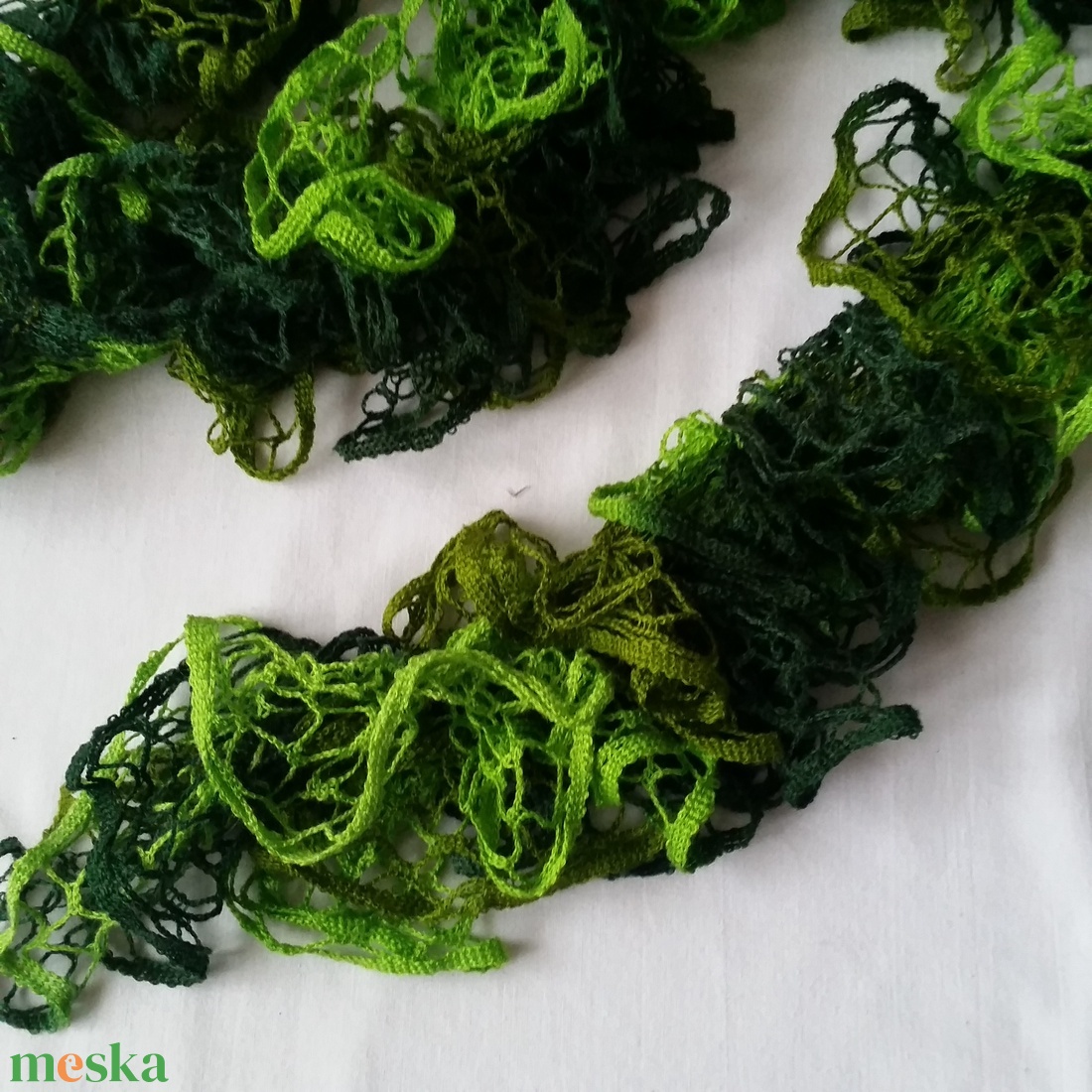 Zöld színárnyalatú horgolt sál - ruha & divat - sál, sapka, kendő - sál - Meska.hu