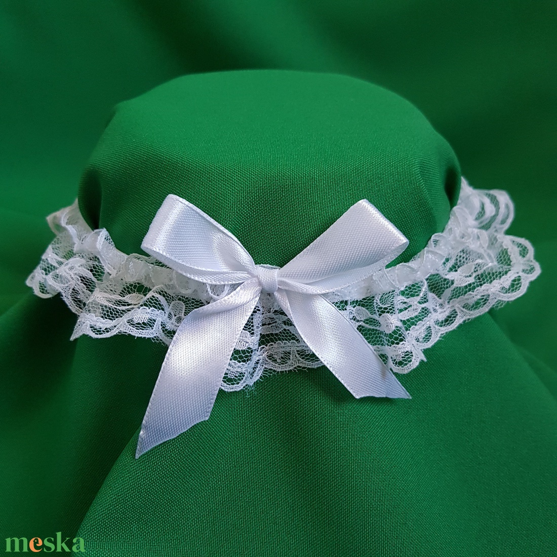 Hófehér csipkés, hófehér masnis menyasszonyi harisnyakötő, combcsipke - esküvő - kiegészítők - harisnyatartó & valami kék - Meska.hu